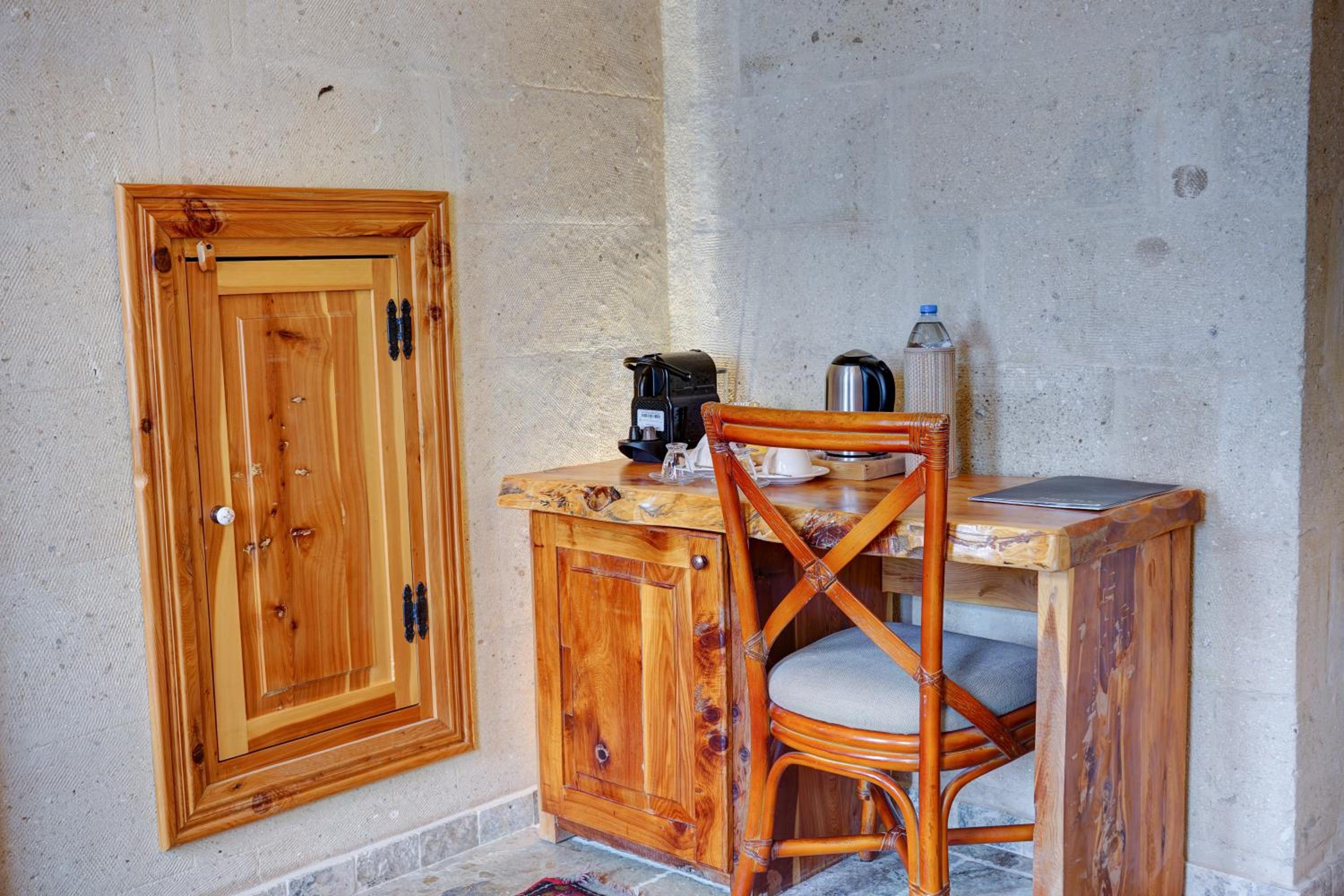 Premium Suite - Photo 6