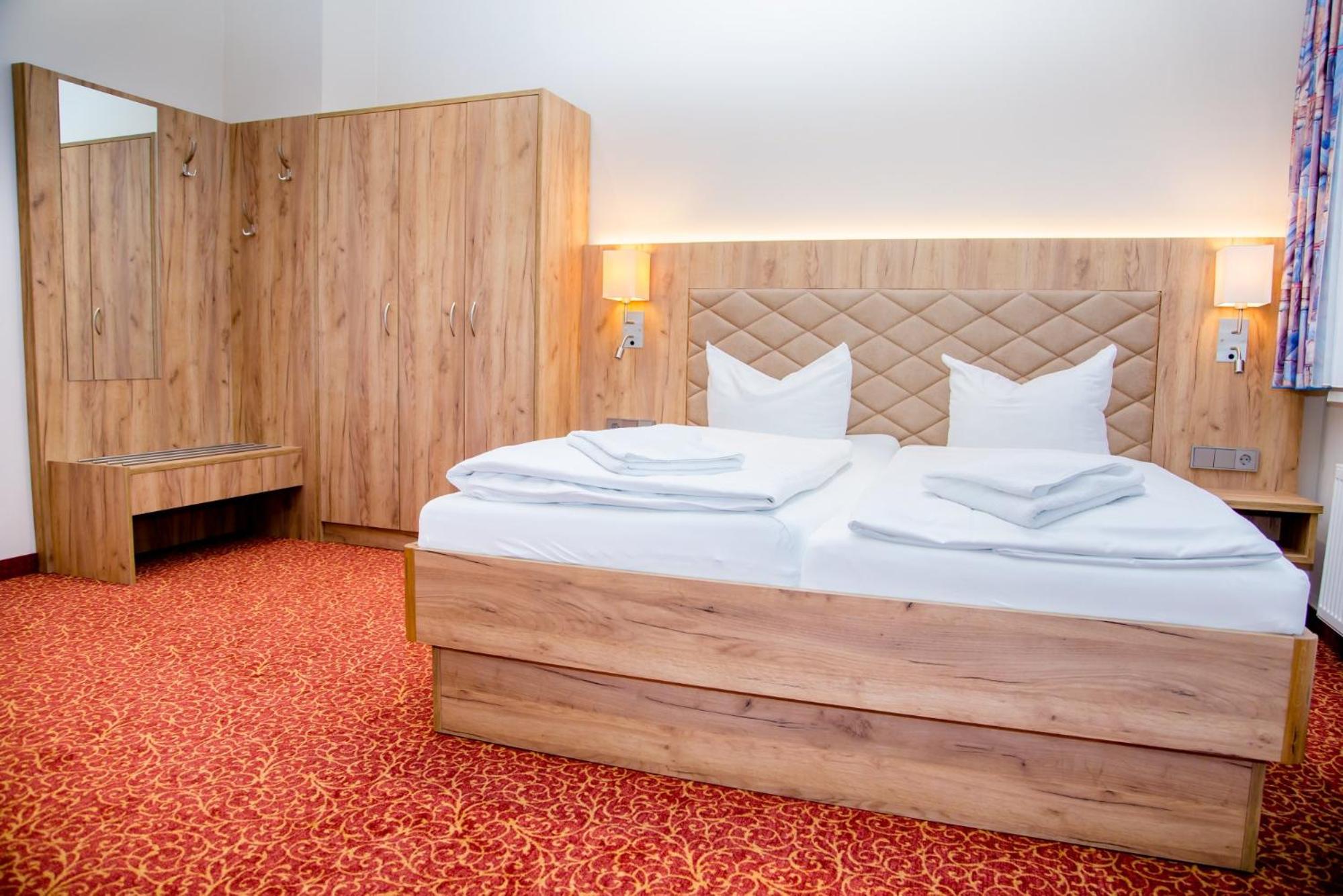 Large Double Room photo 1