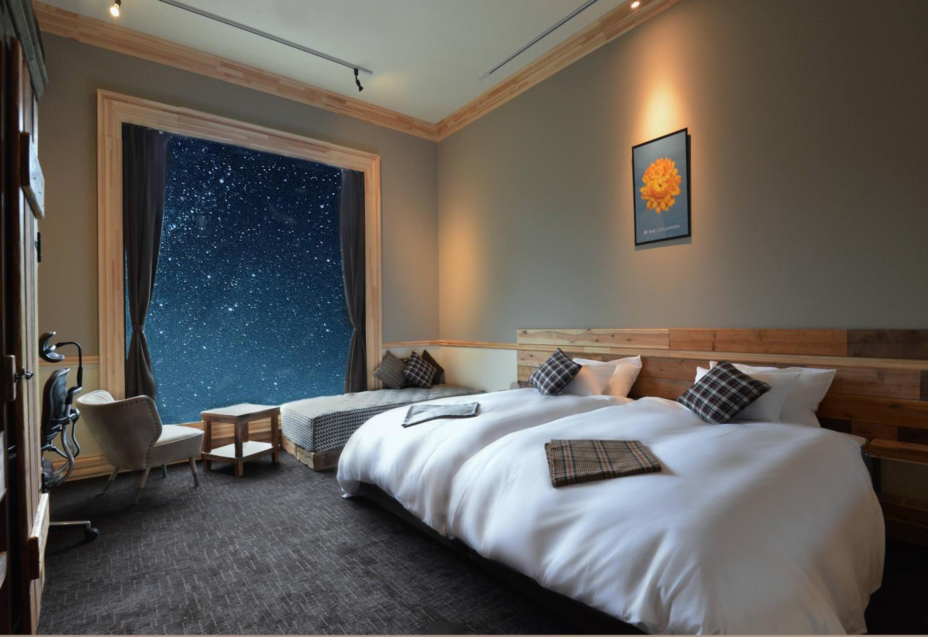 Standard King Room with River View