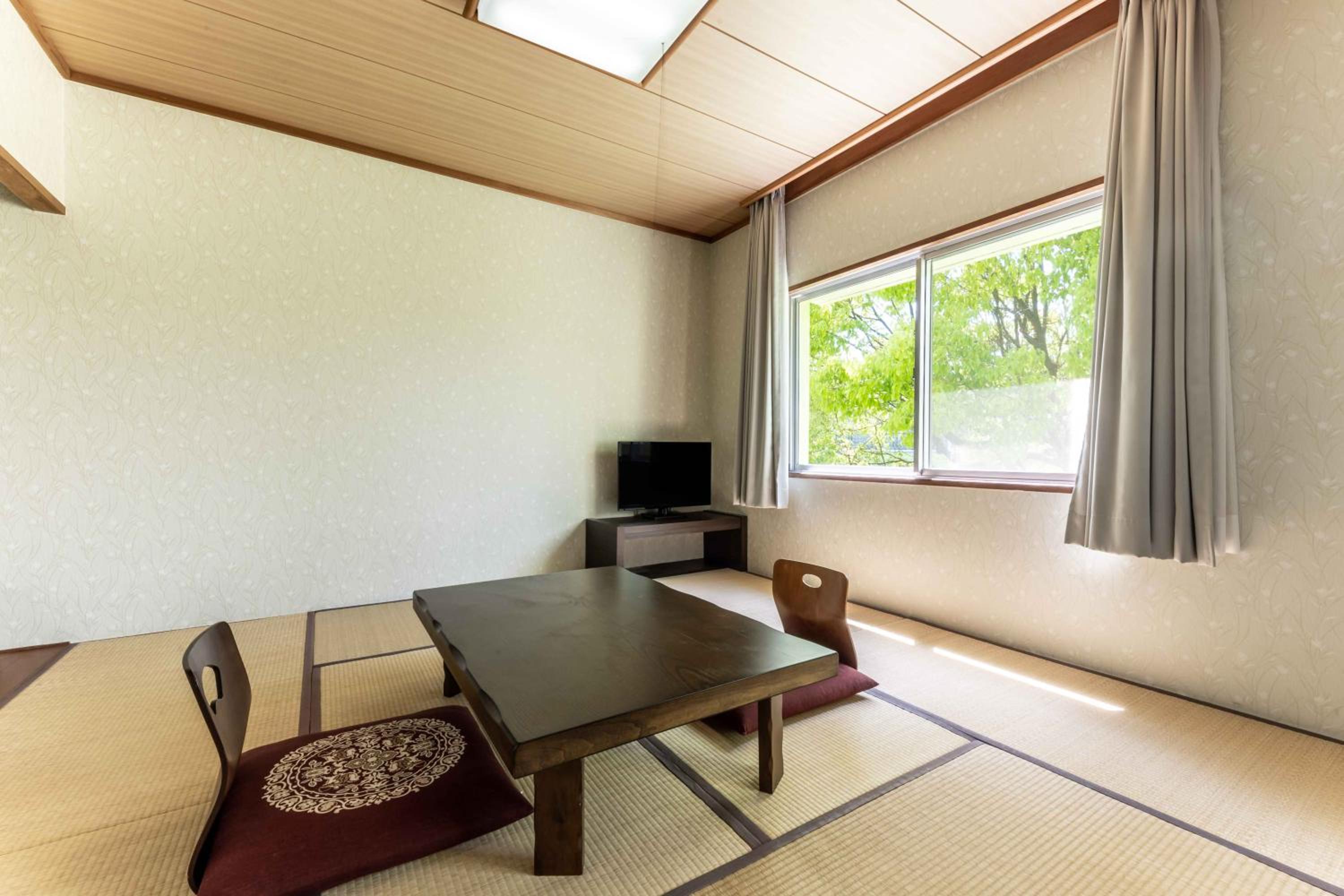 Japanese-Style Room  with Garden View with Terrace and Shared Bathroom - Non-Smoking photo 2