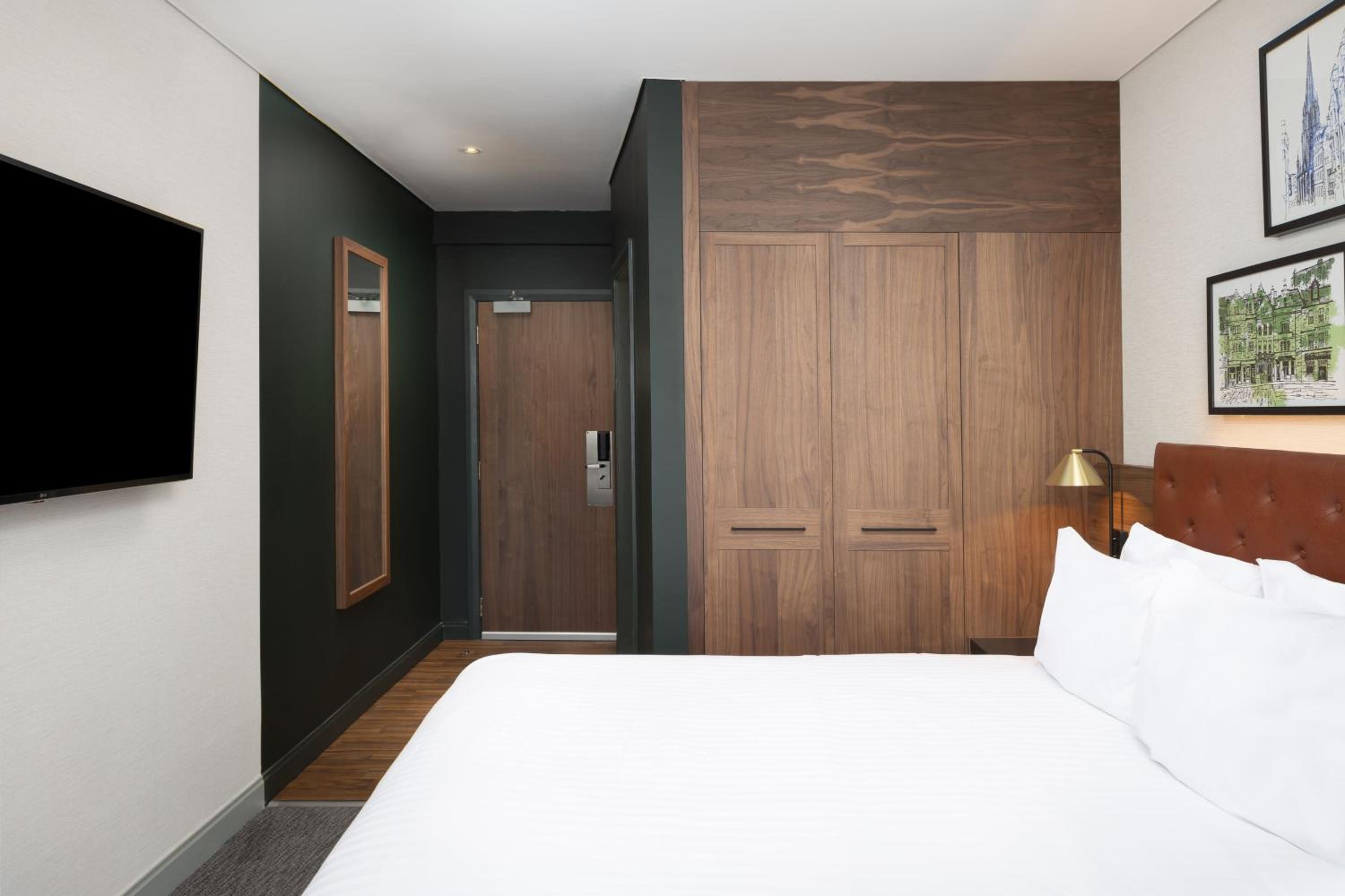 Queen Room - Photo 10