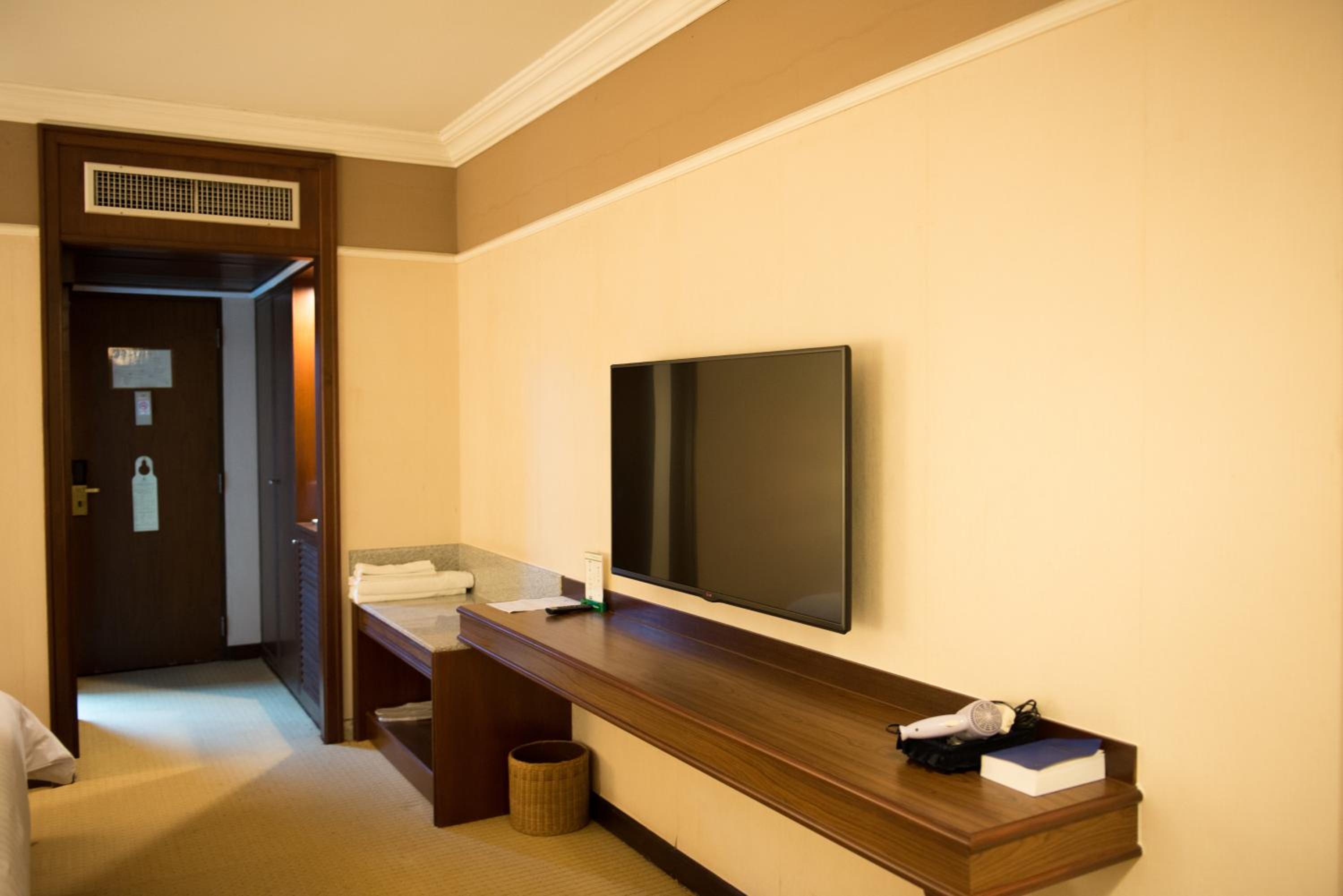 Deluxe Double or Twin Room - Photo 11