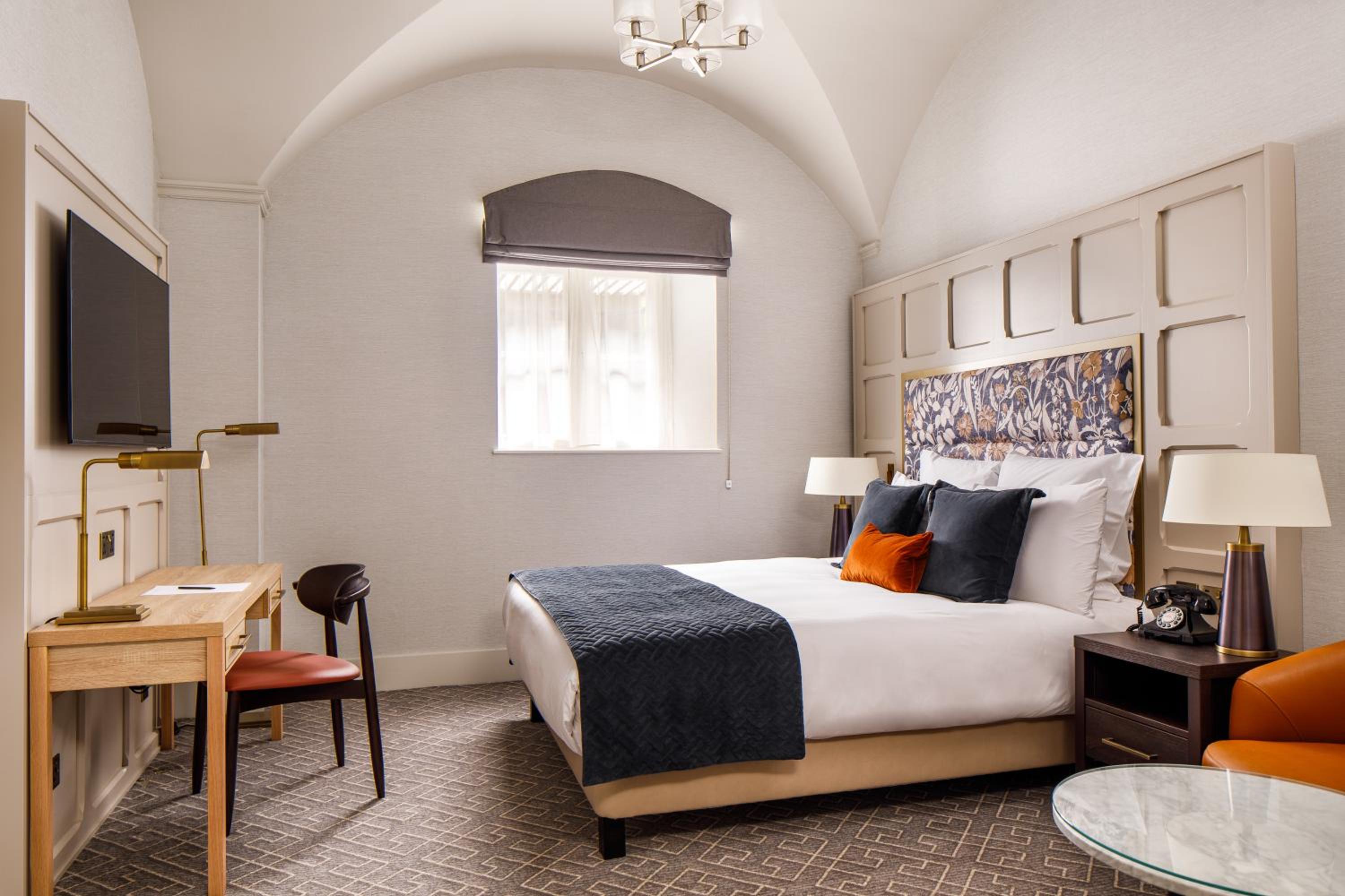 Classic Room with One Double Bed - Photo 3