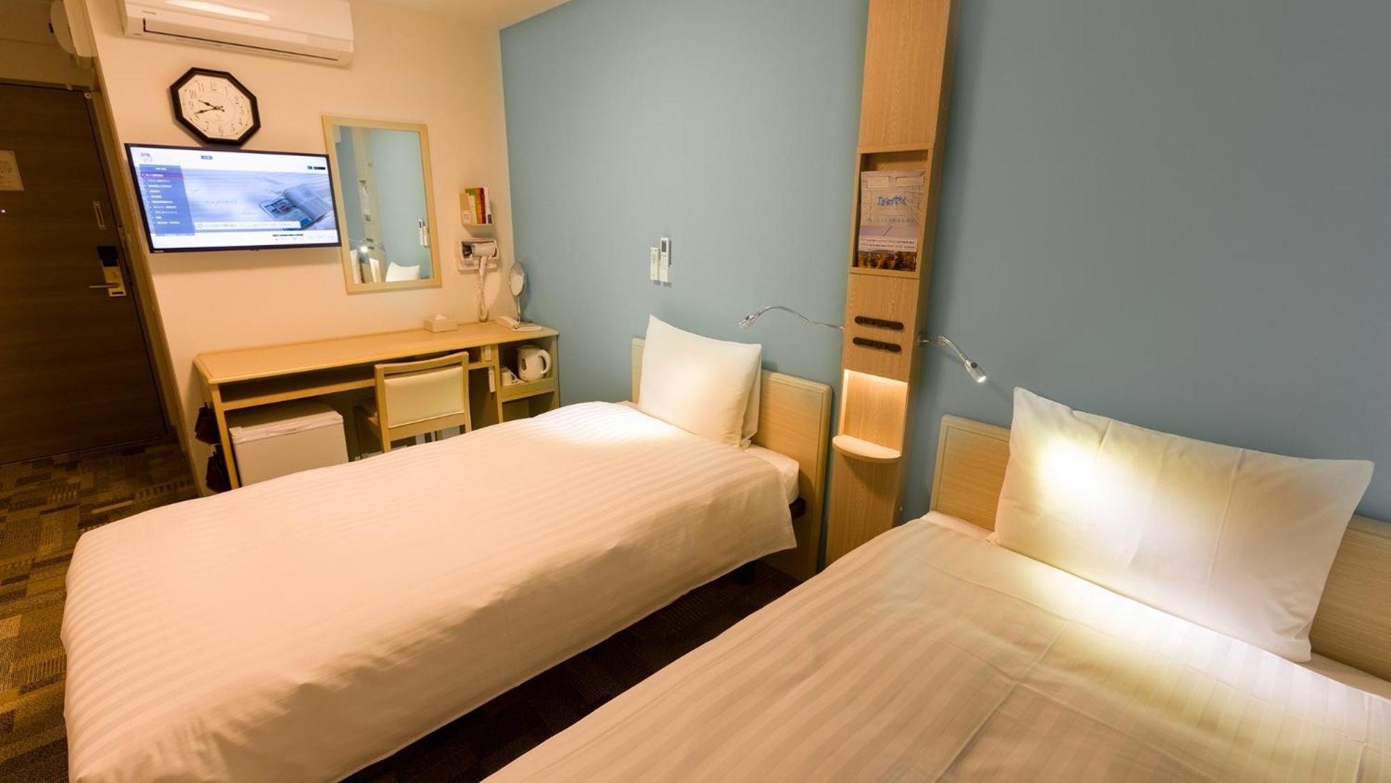 Twin Room - Smoking - Photo 6