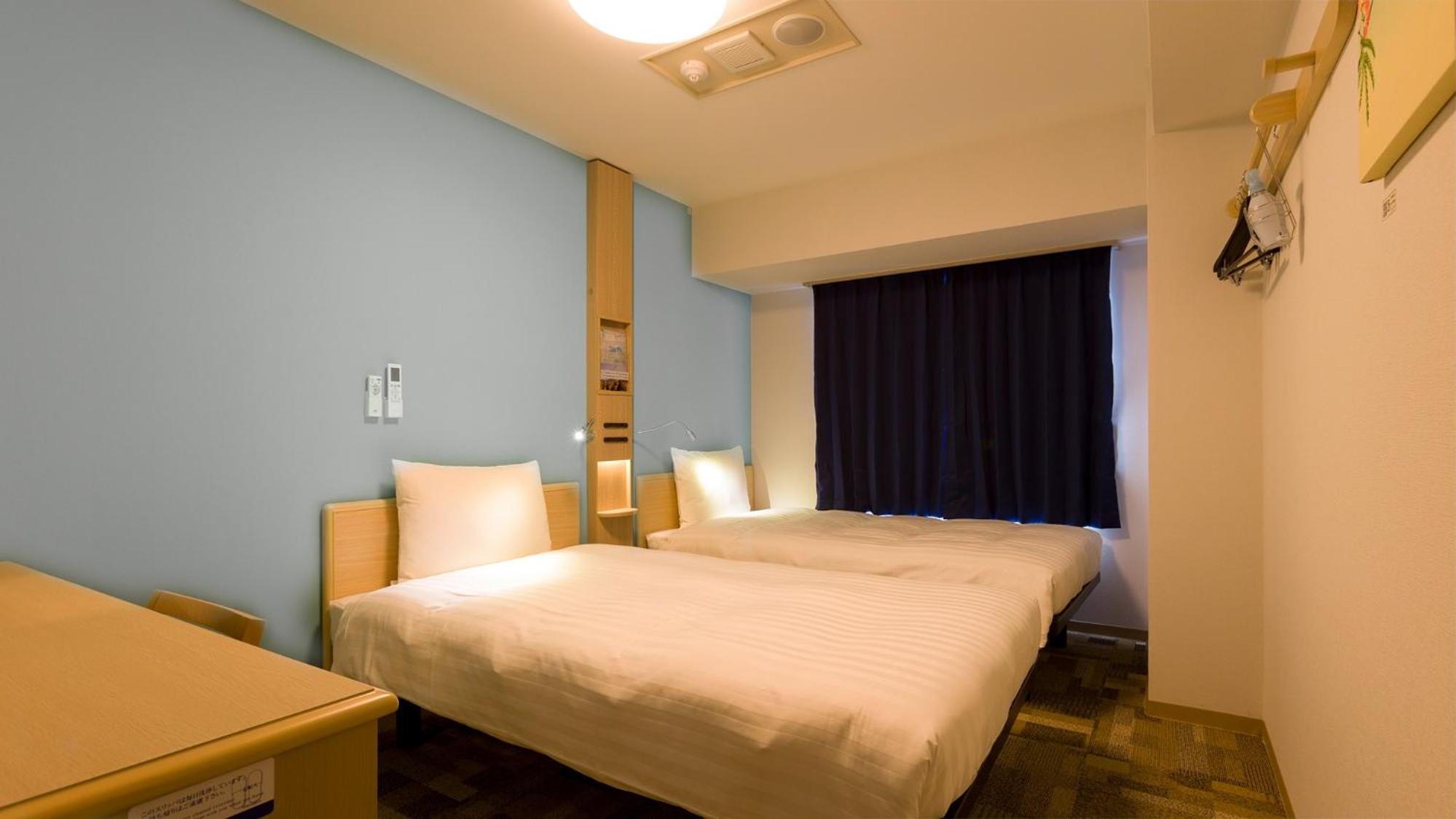 Twin Room - Smoking - Photo 3