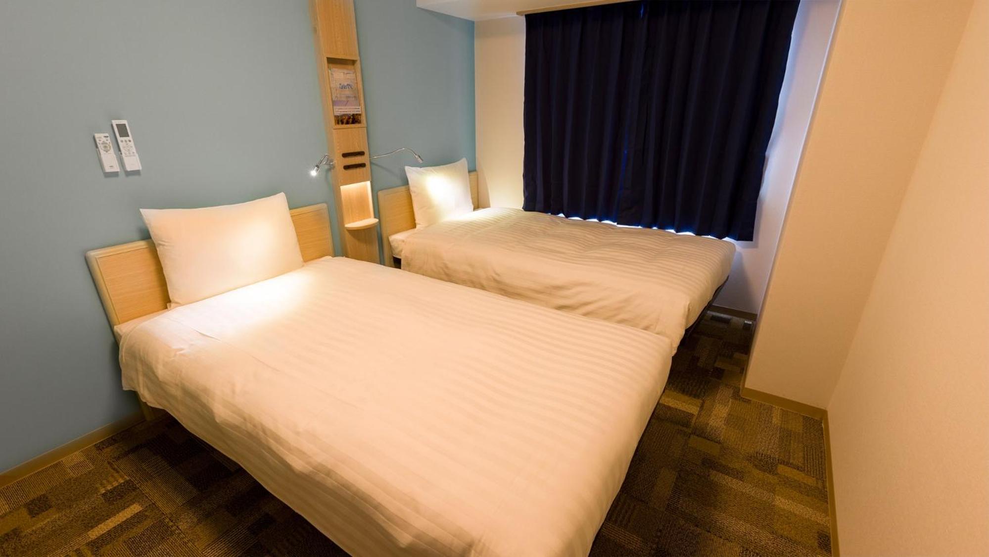 Twin Room - Smoking - Photo 2