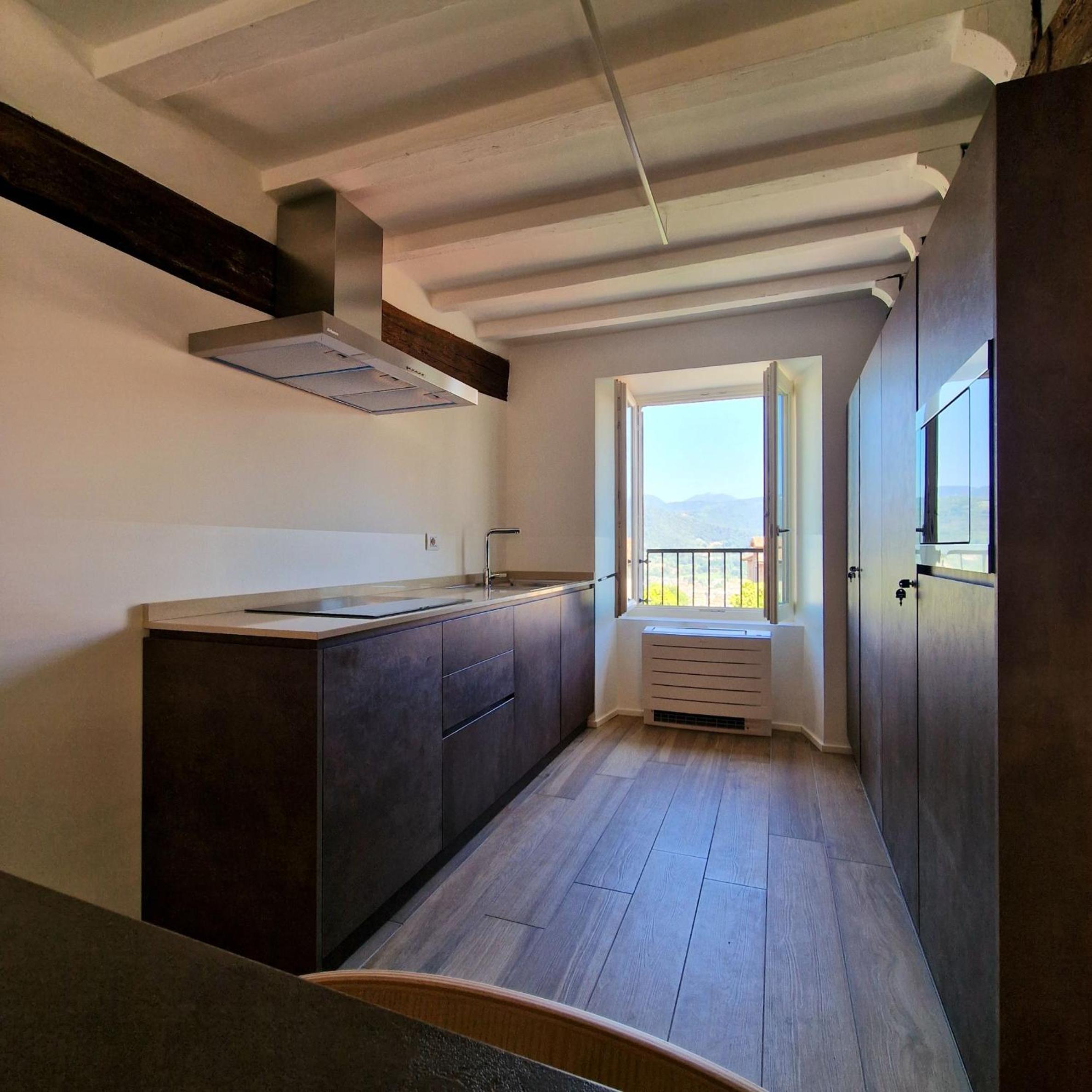 One-Bedroom Apartment photo 3