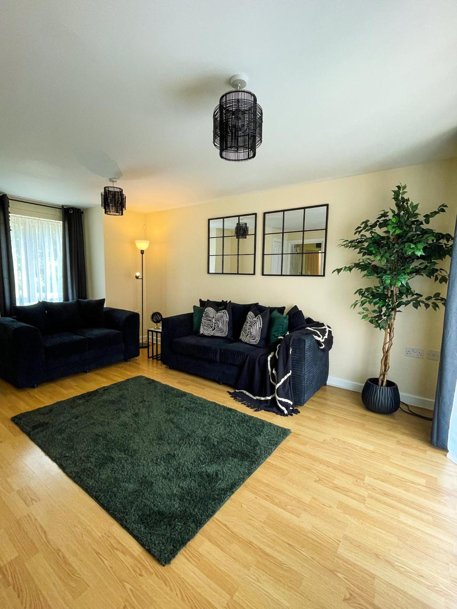 Four-Bedroom House photo 3