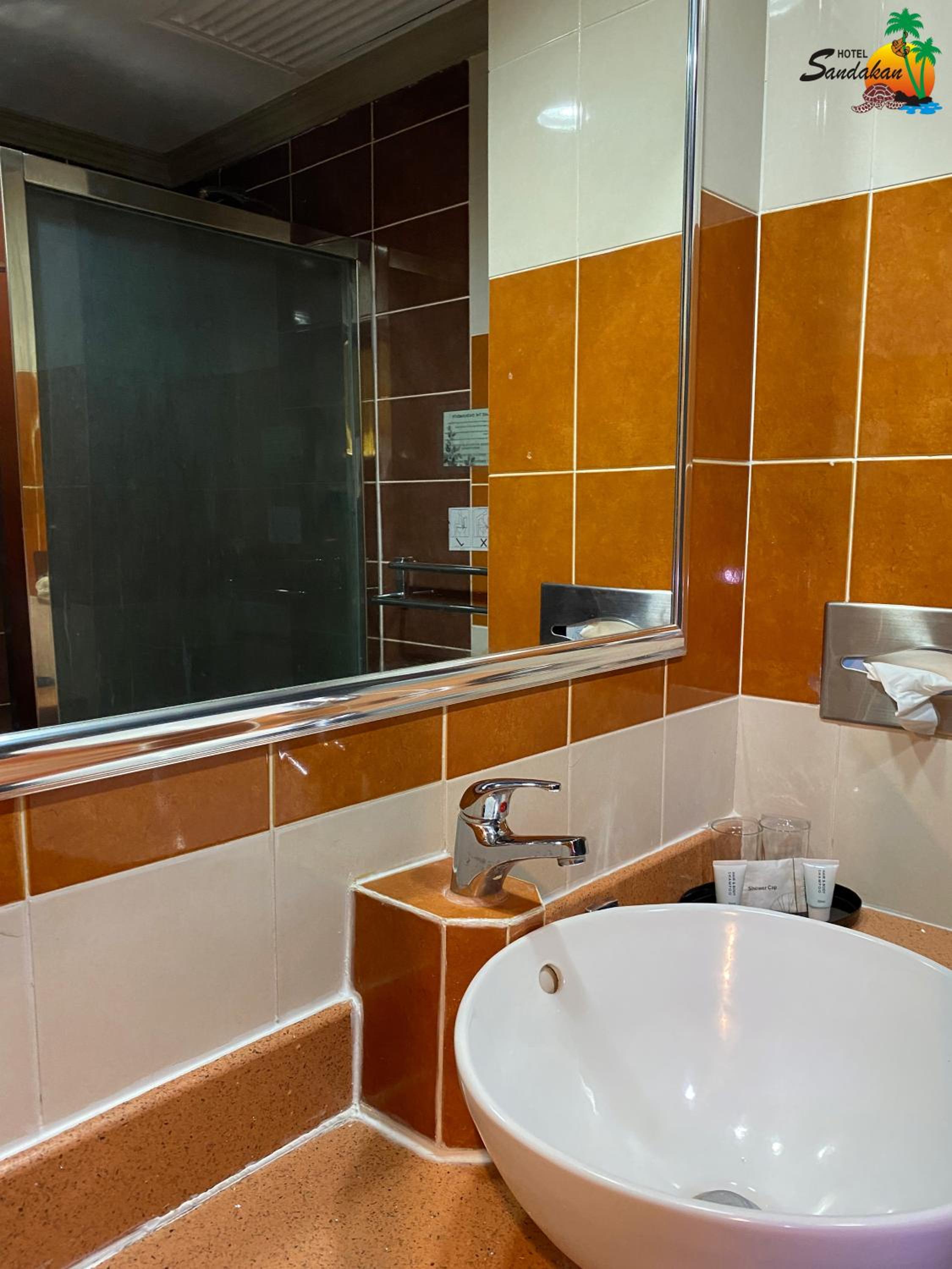Selingan Superior Twin Room - Photo 11