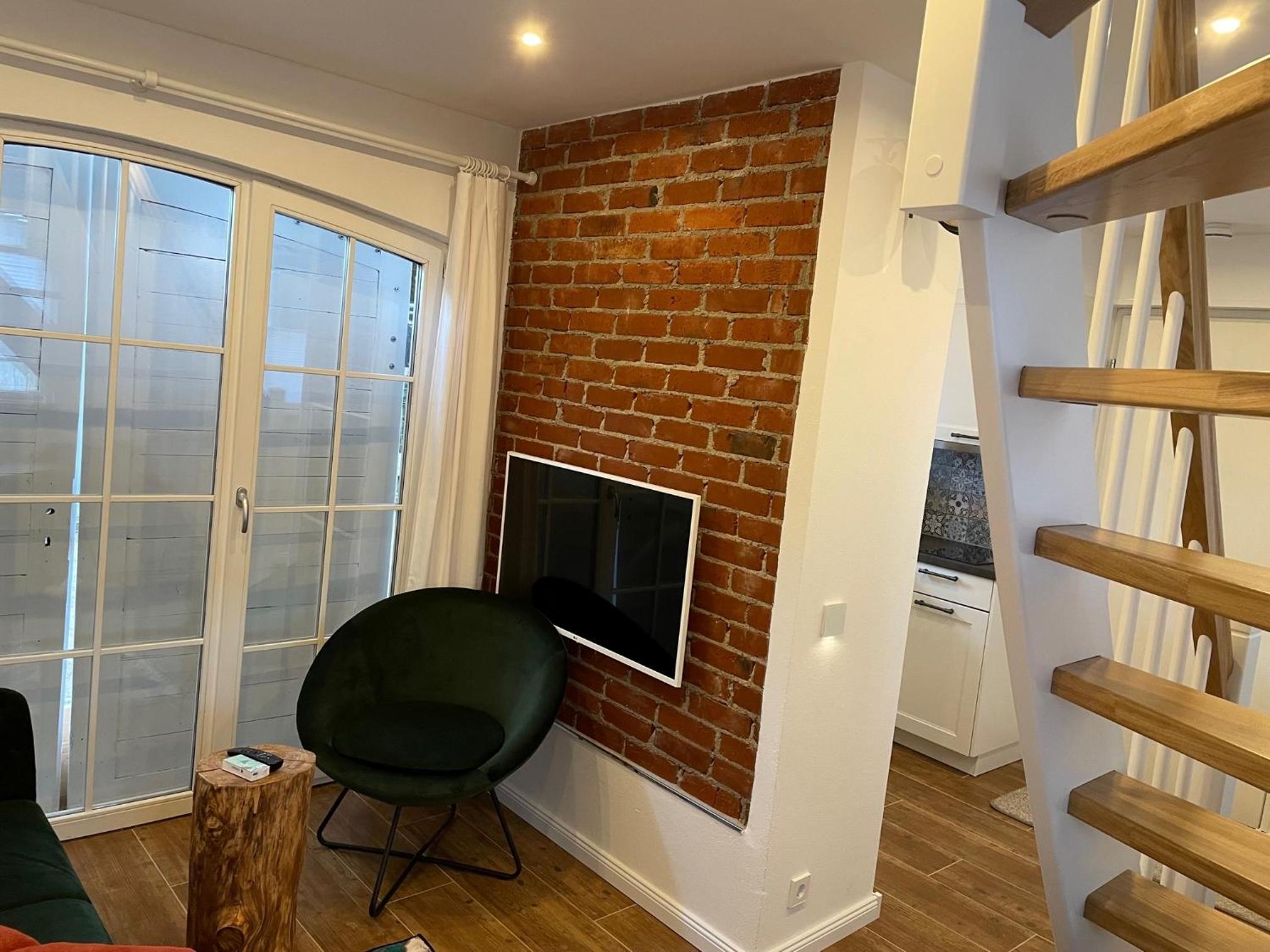 One-Bedroom Apartment photo 1