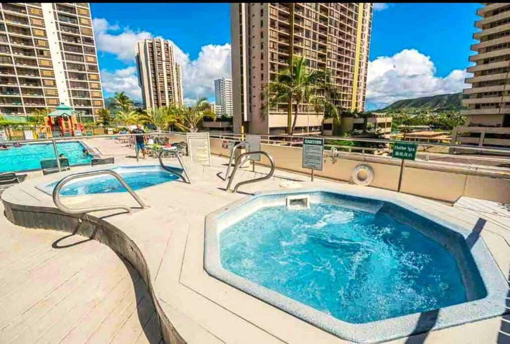 UNIQUE CONDO I Massive Patio I Modern 1BR Banyan I Washer Dryer I Free parking I 5' Beach: One-Bedroom Apartment photo