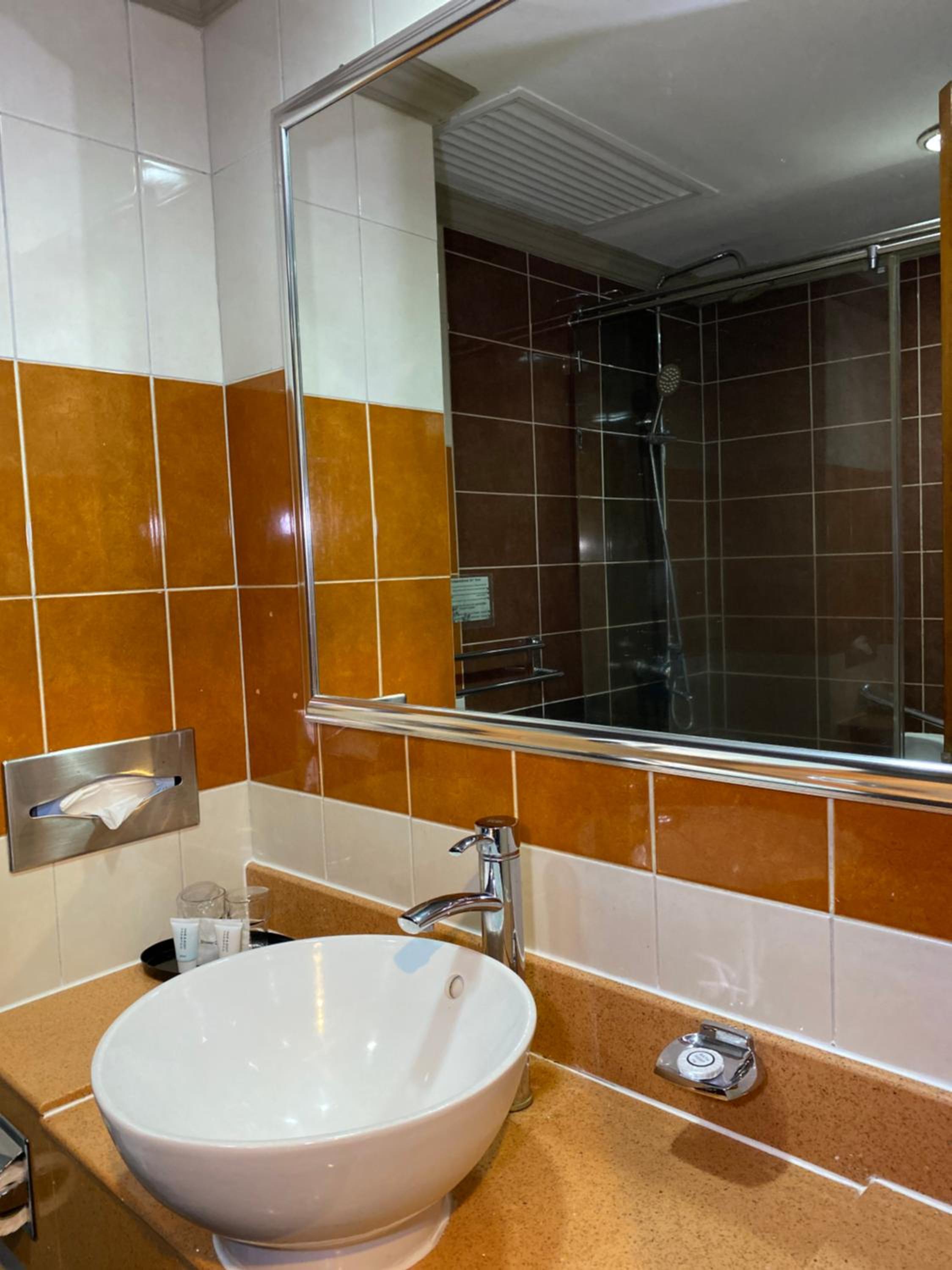 Selingan Deluxe King Room - Photo 6