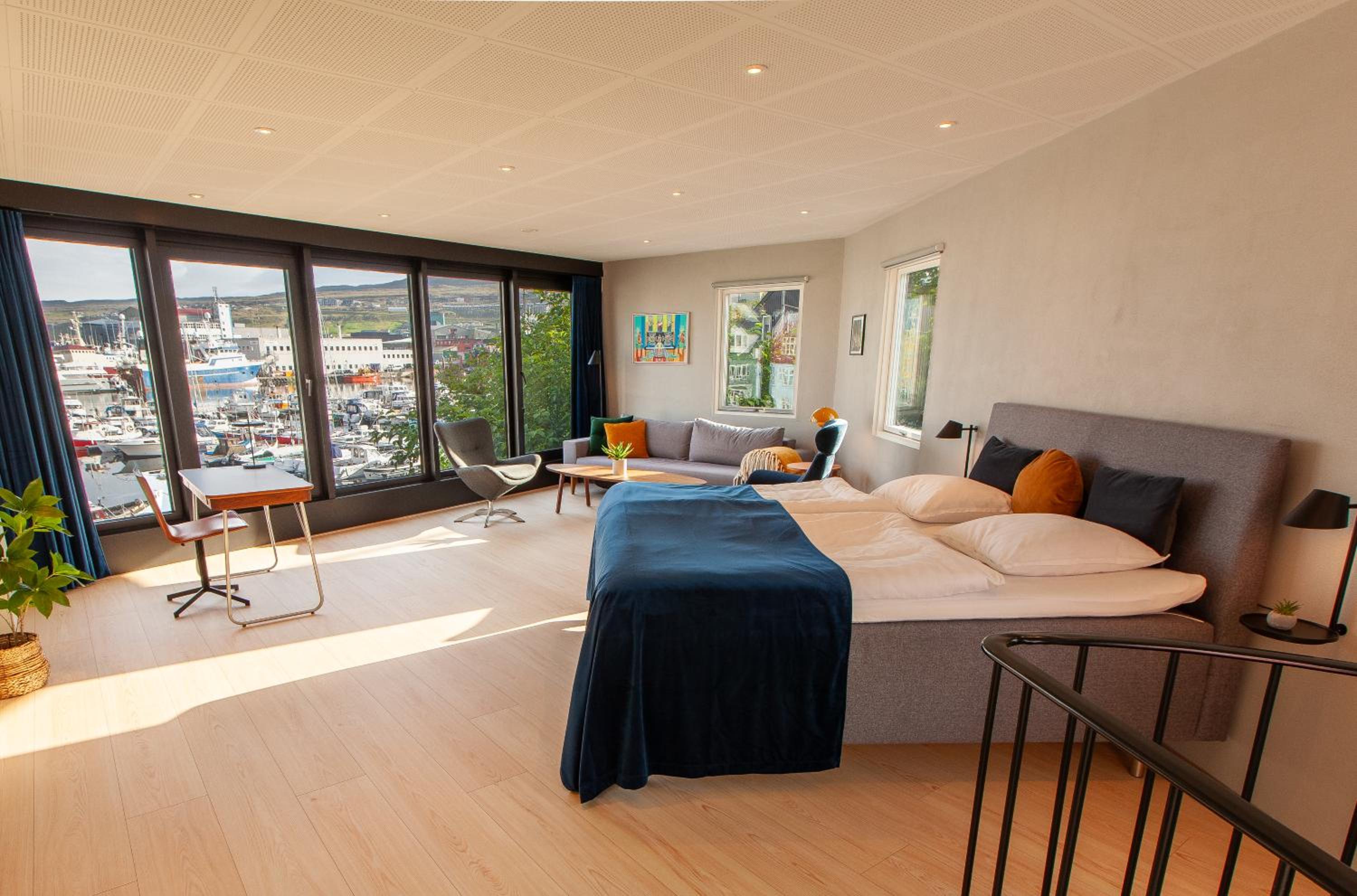 One-Bedroom Apartment photo 1