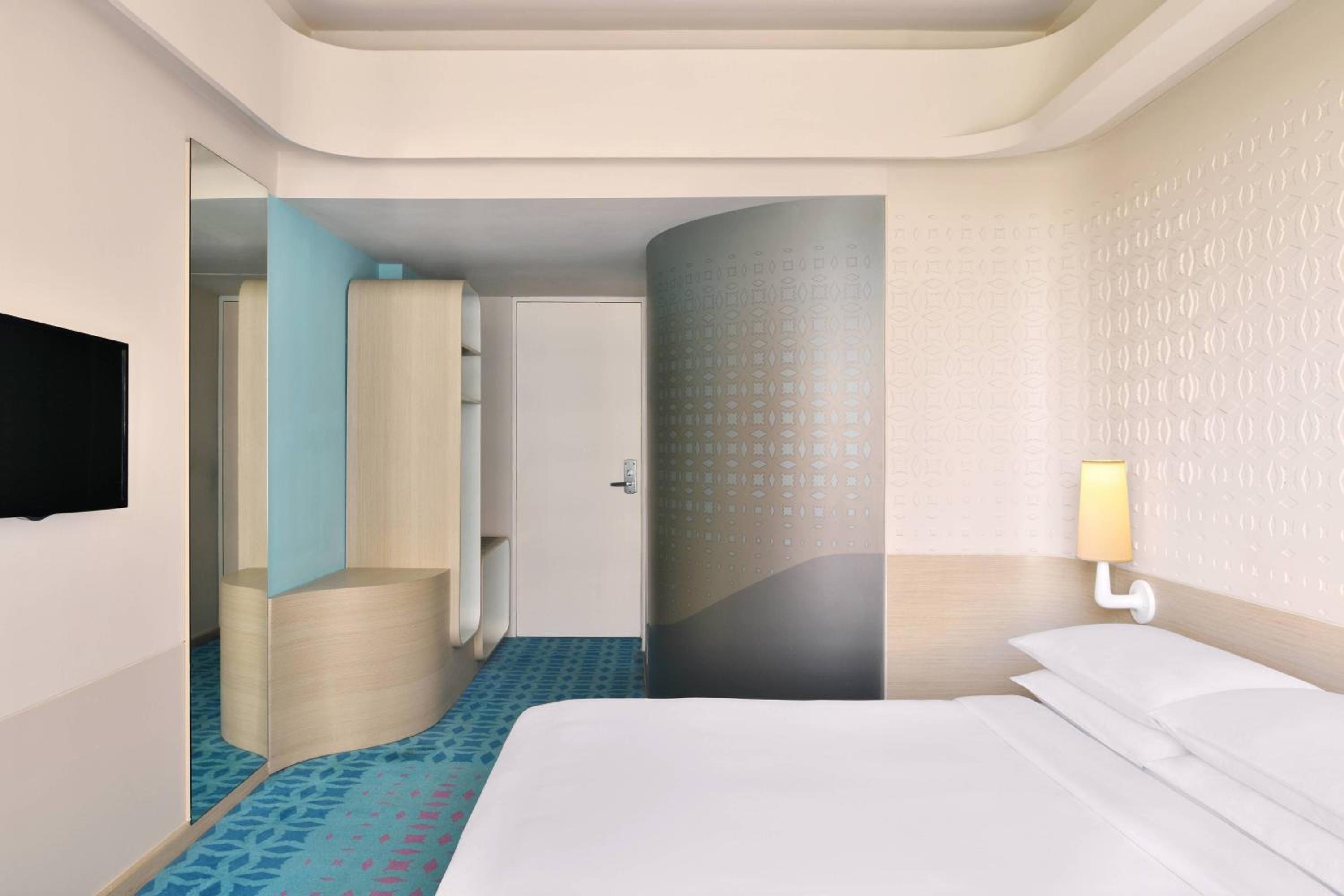  Superior Room, 1 Queen bed, City View photo 2