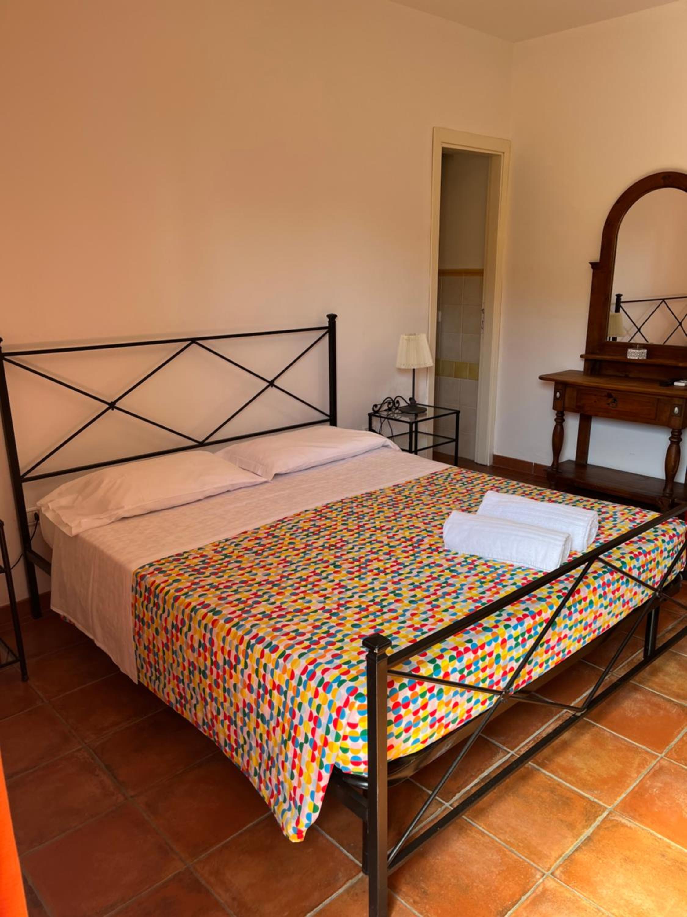 Quadruple Room with Private Bathroom - Photo 3