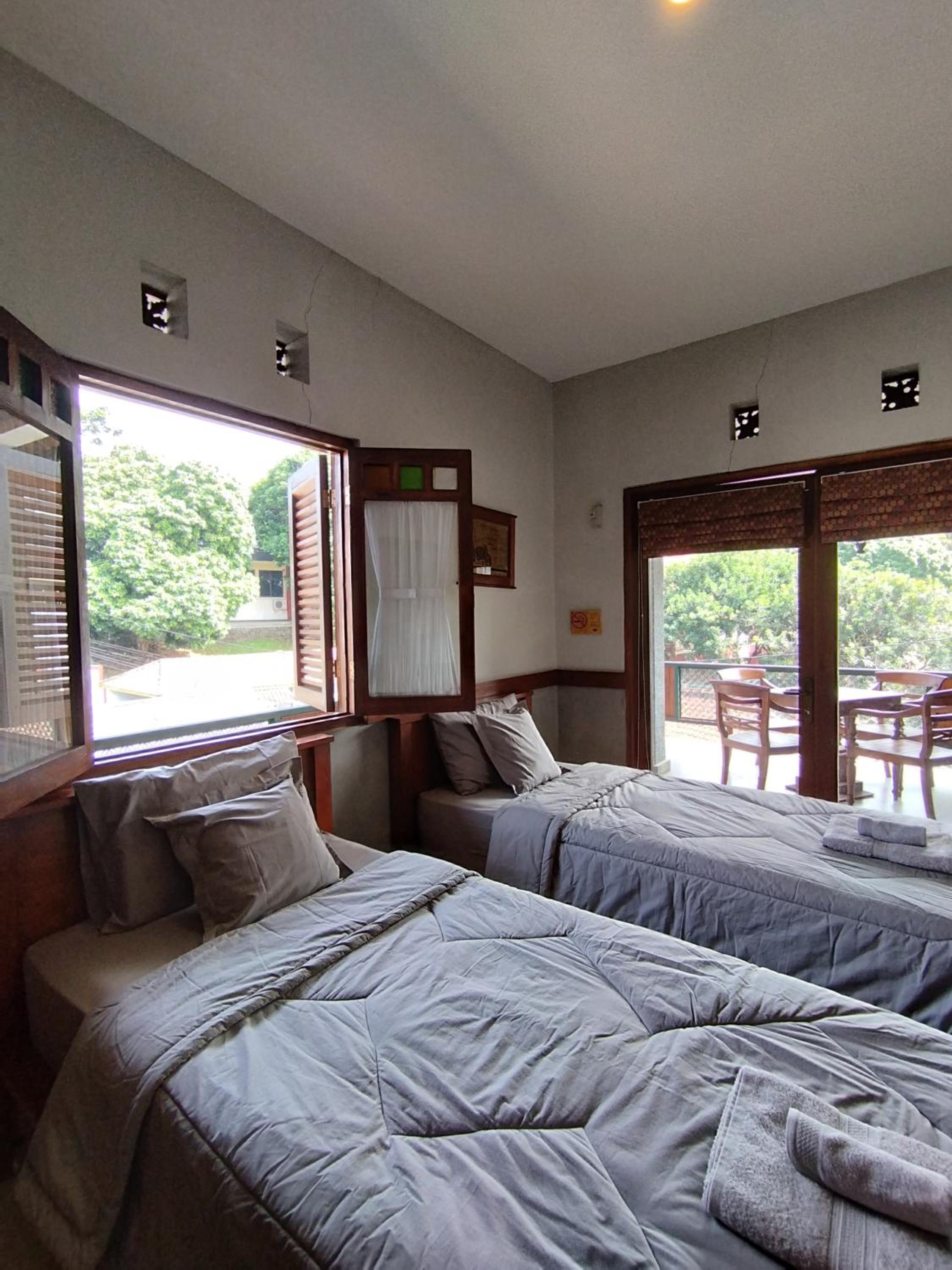 Twin Room with Balcony - Photo 9