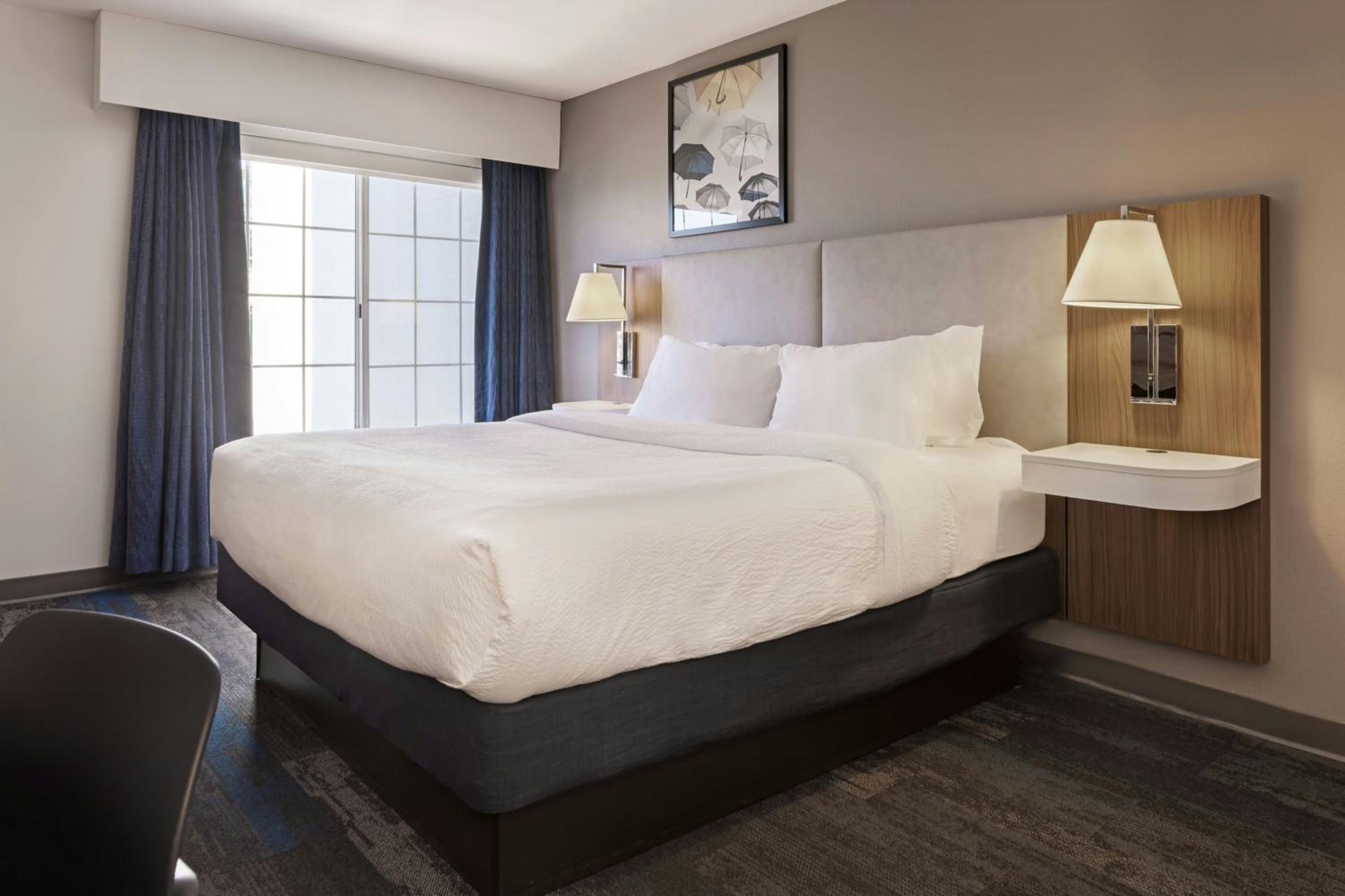 Queen Room with Sofa Bed - Mobility Accessible