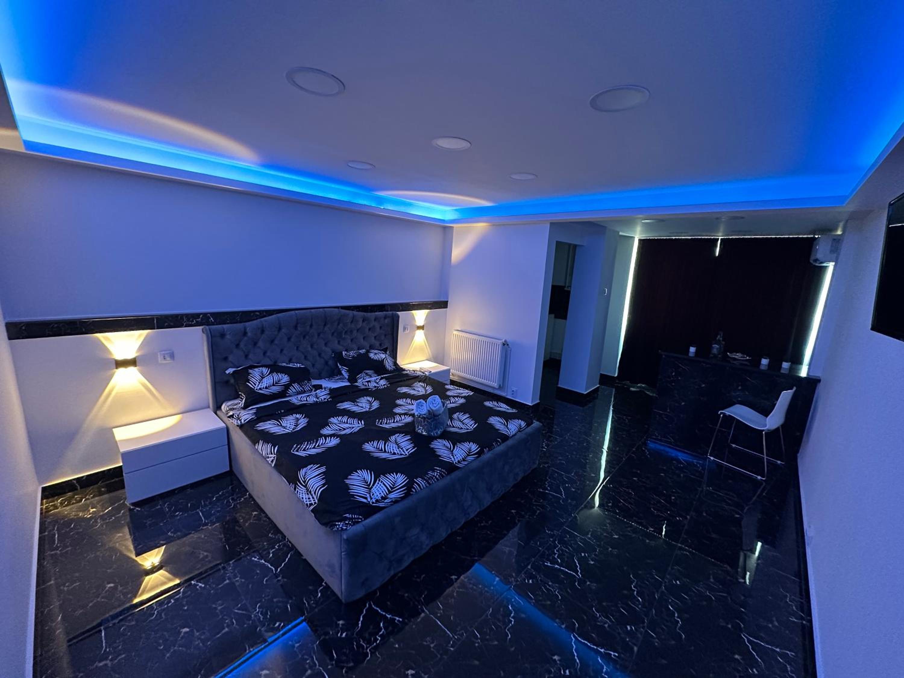 One-Bedroom Apartment - Photo 1
