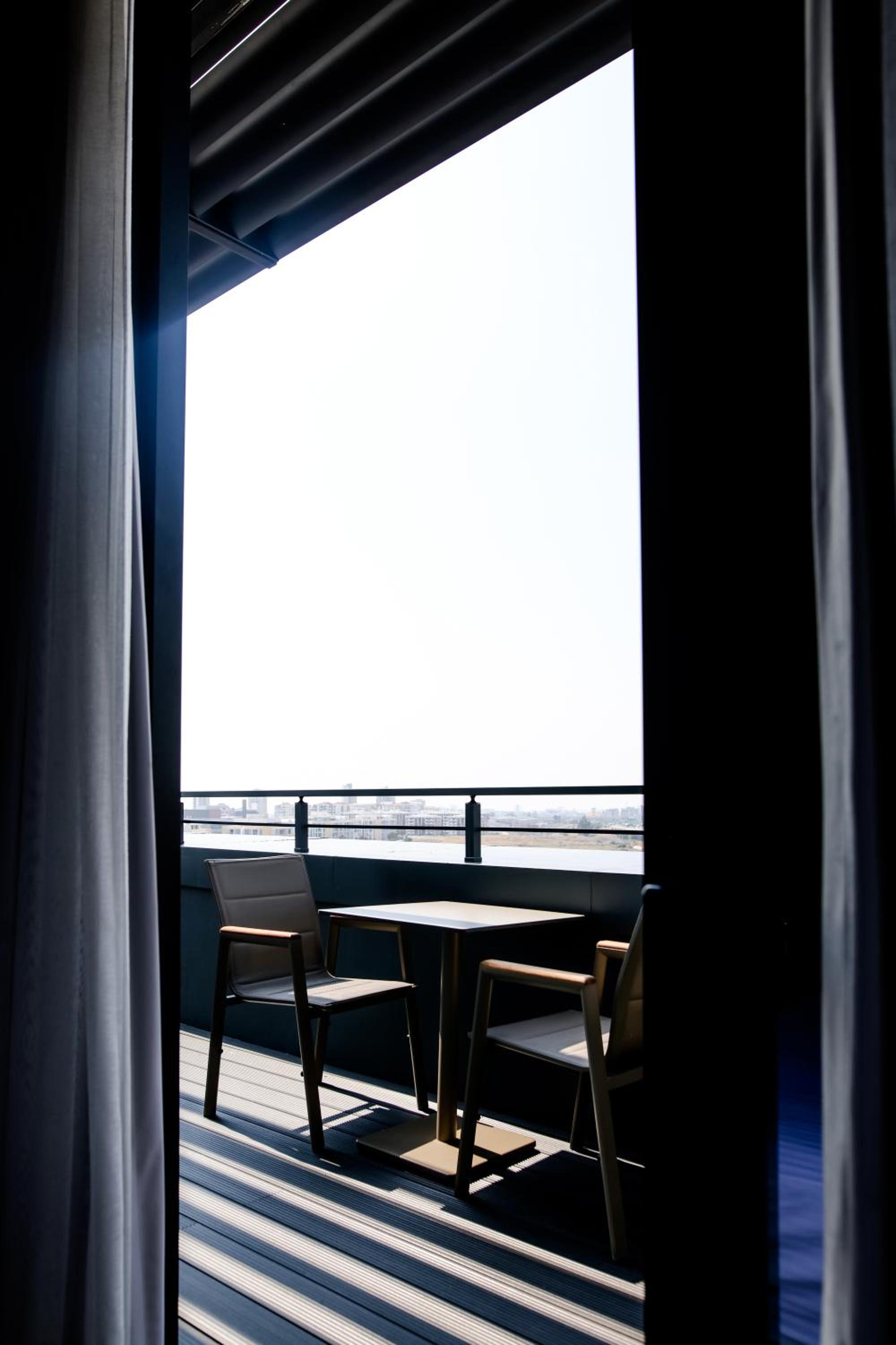 Premier King Suite with Panoramic View photo 2