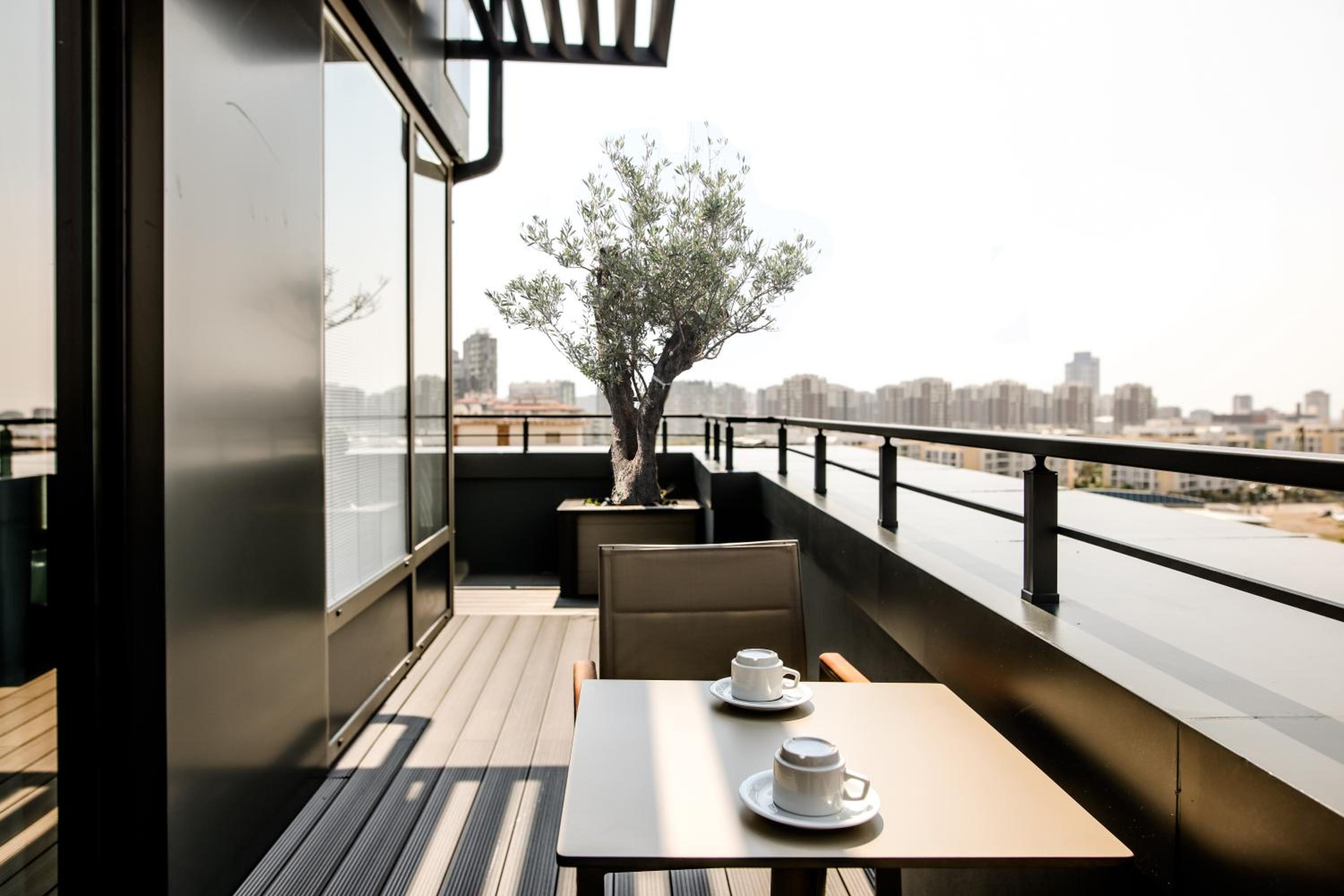 Premier King Suite with Panoramic View photo 3