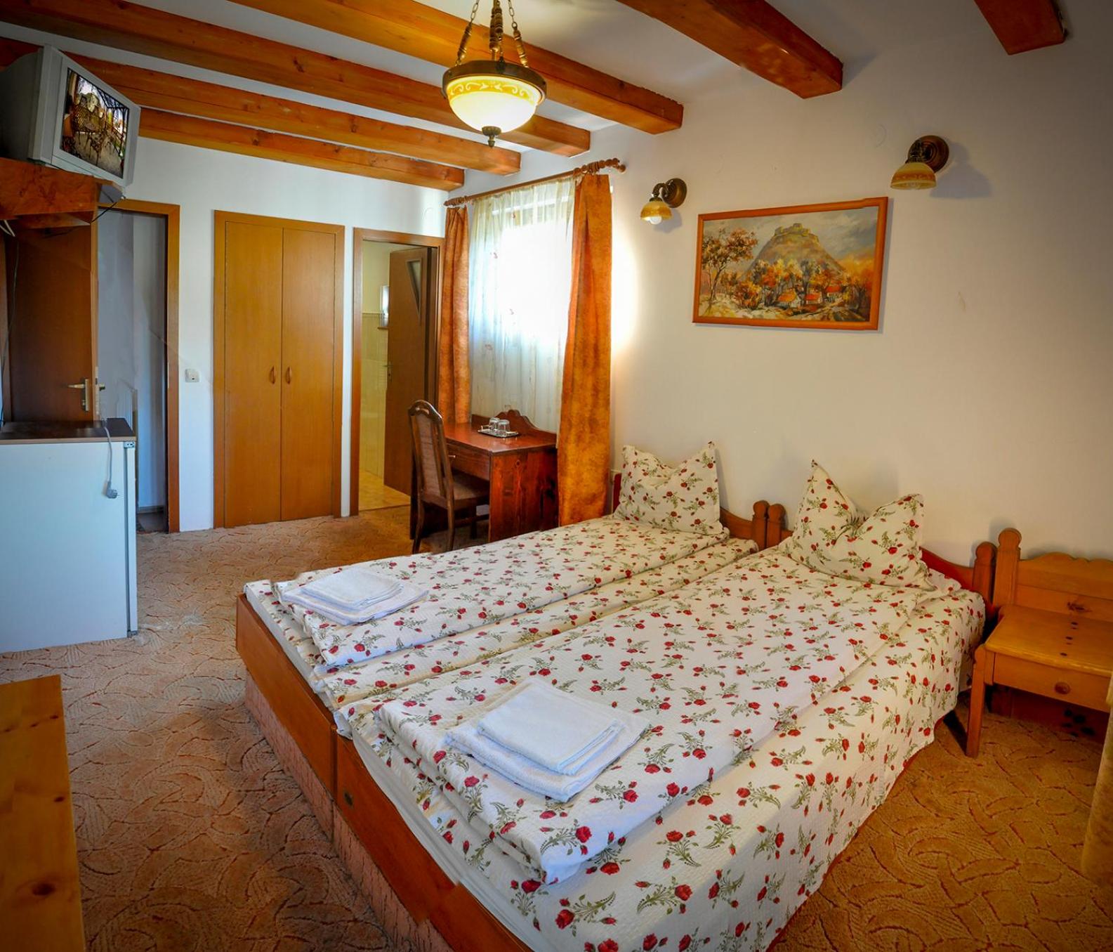 Twin Room with City View - Photo 5