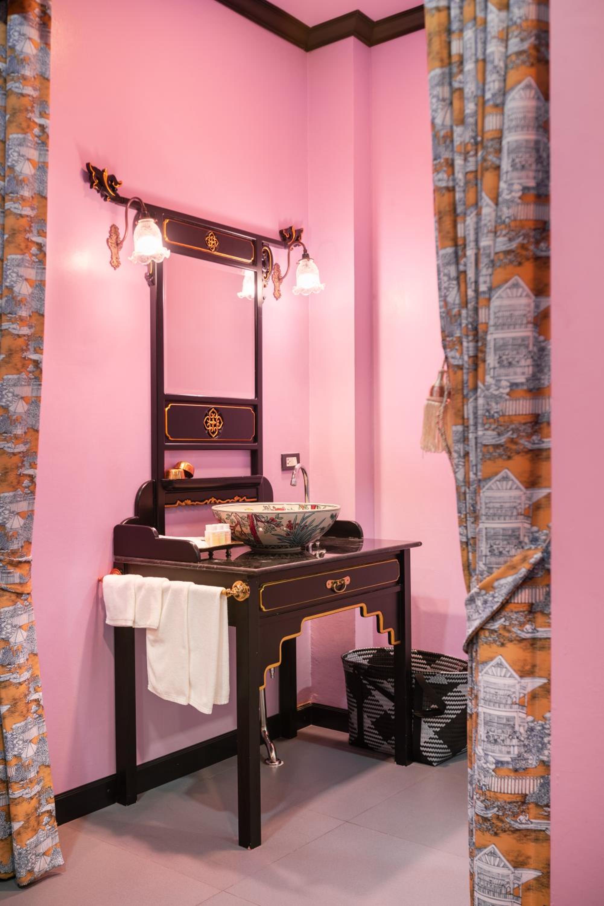 Deluxe King Room photo 2