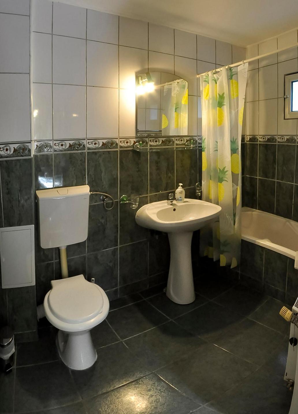 Double Room - Disability Access - Photo 8