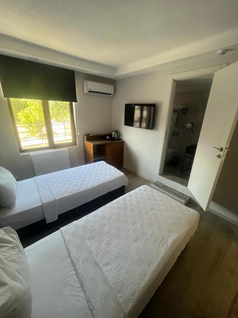 Standard Twin Room - Photo 1
