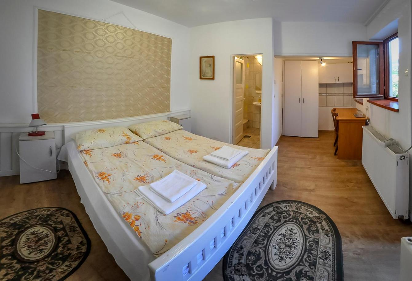 Double Room - Disability Access - Photo 9