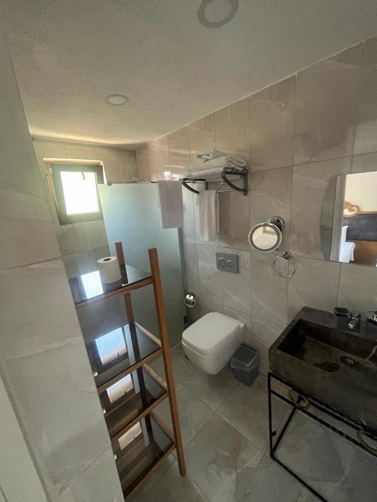 Standard Twin Room - Photo 4