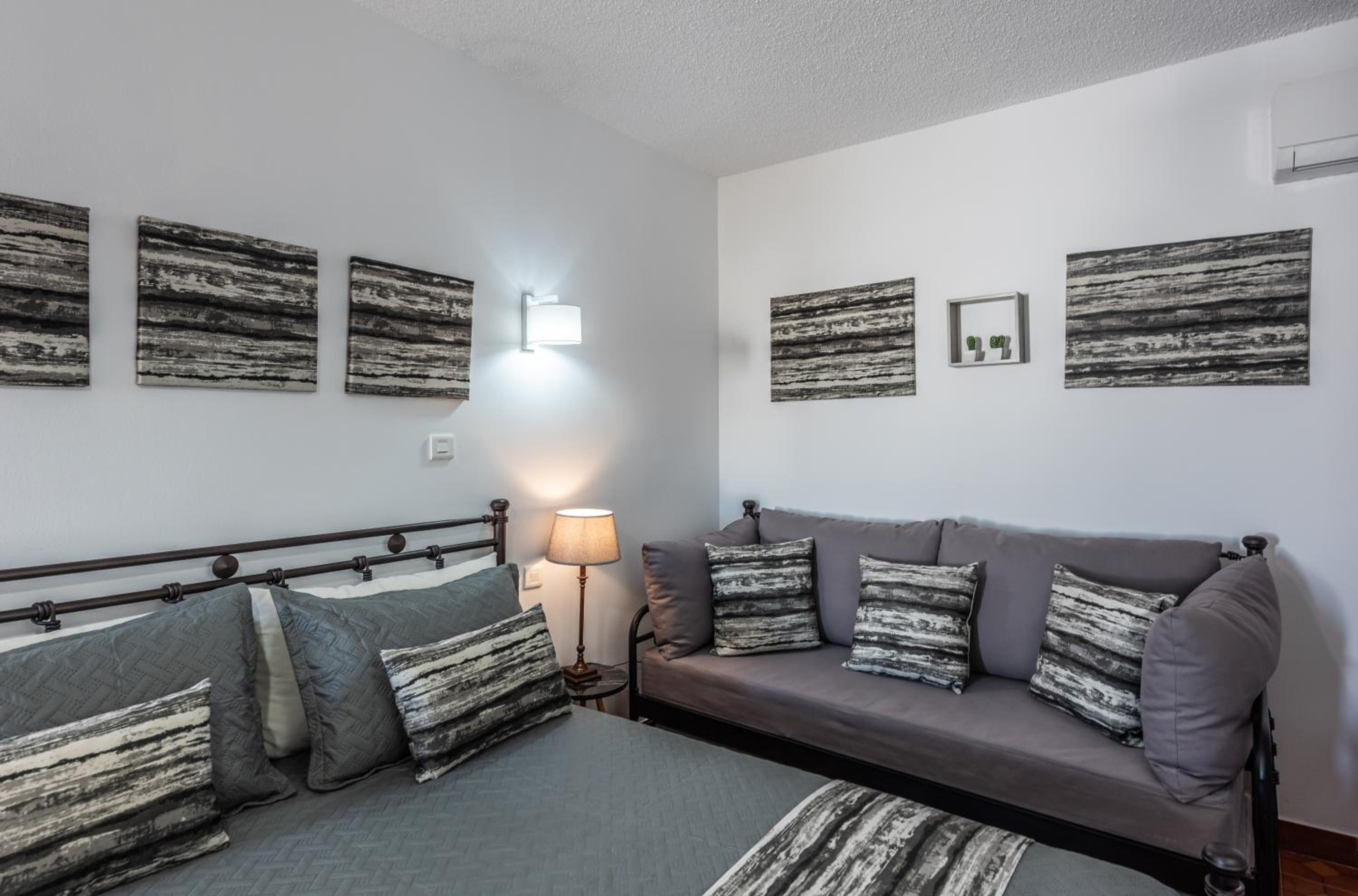 Deluxe Double Room with Balcony photo 2