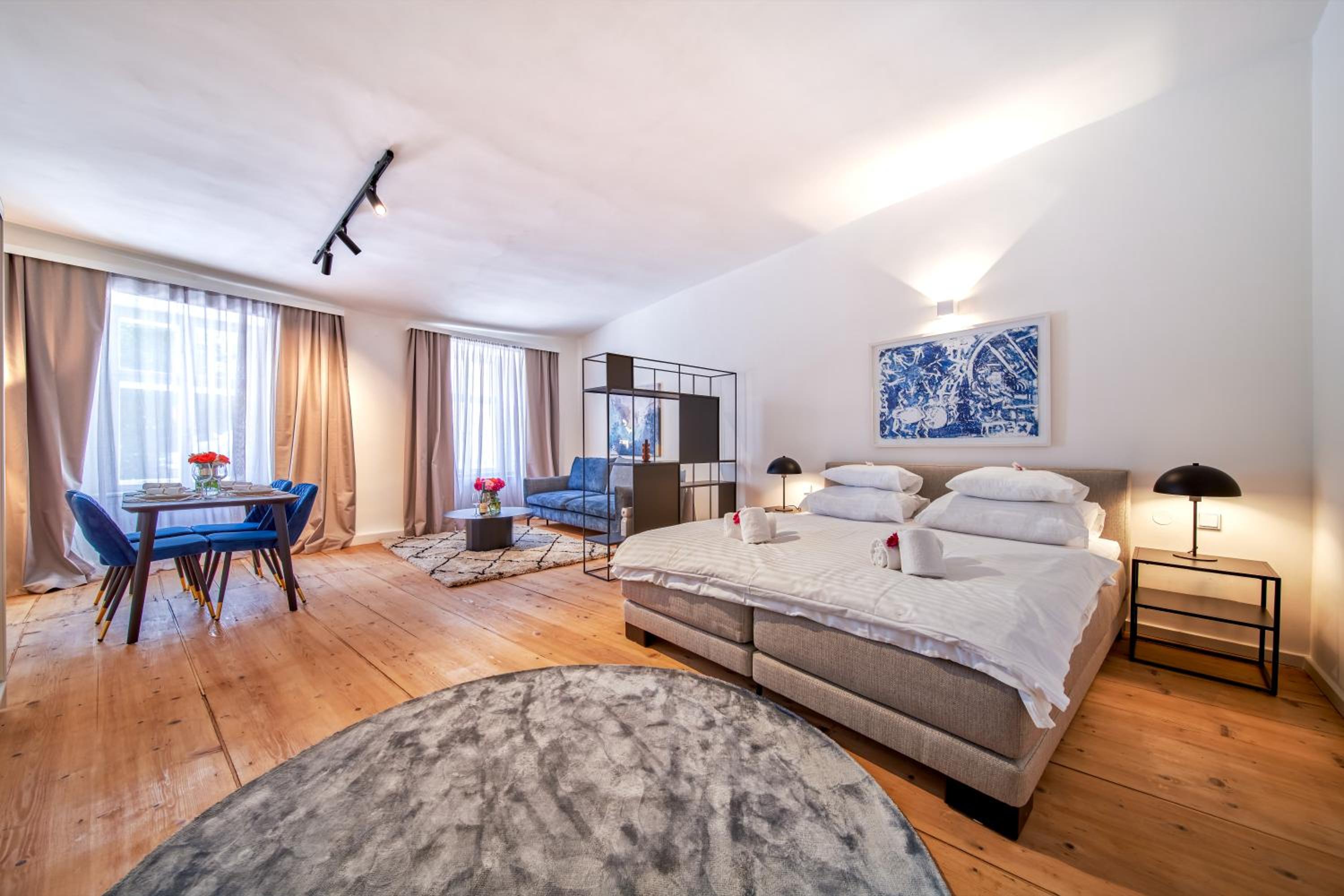 Deluxe Apartment