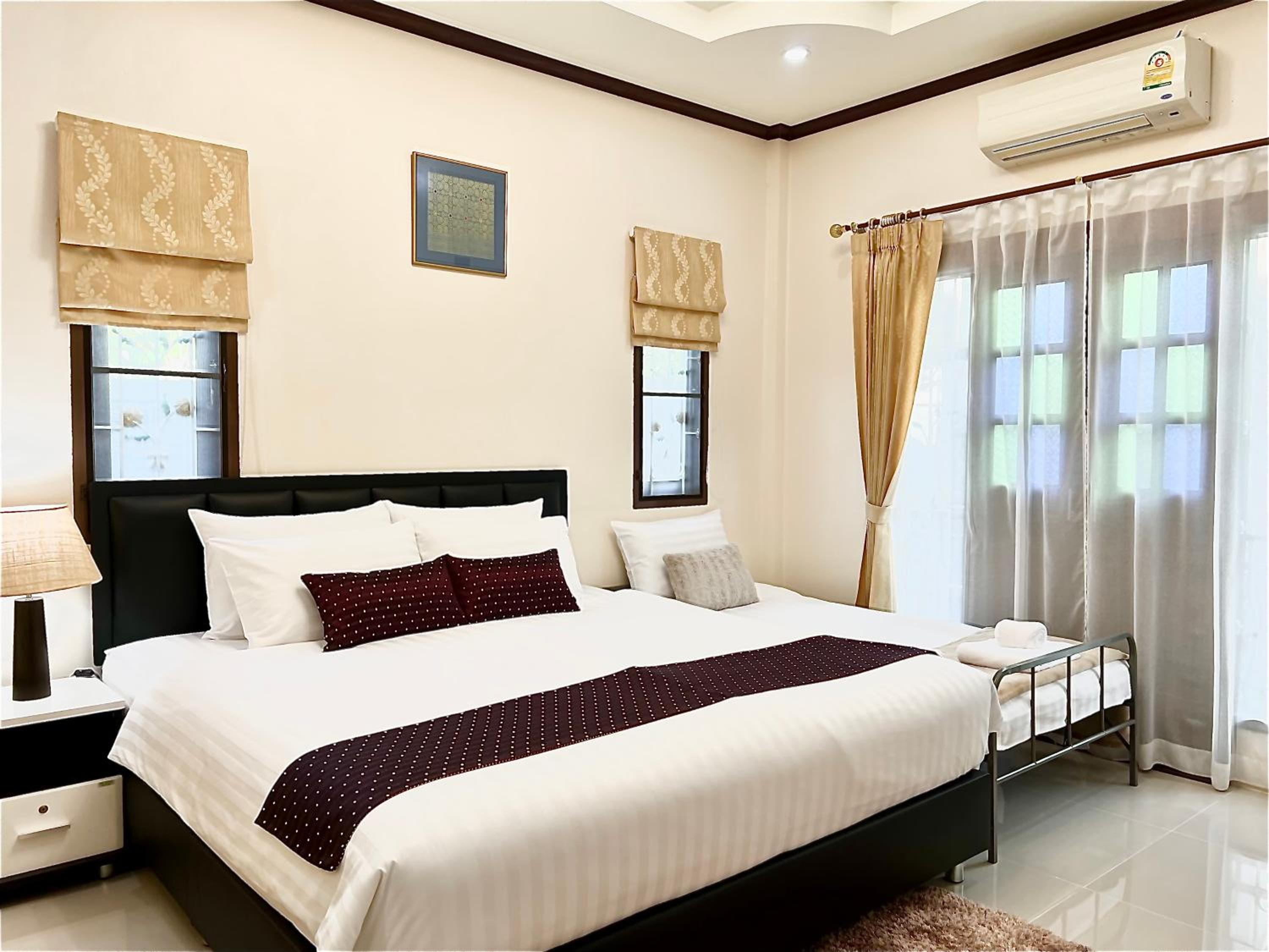 One-Bedroom House photo 1