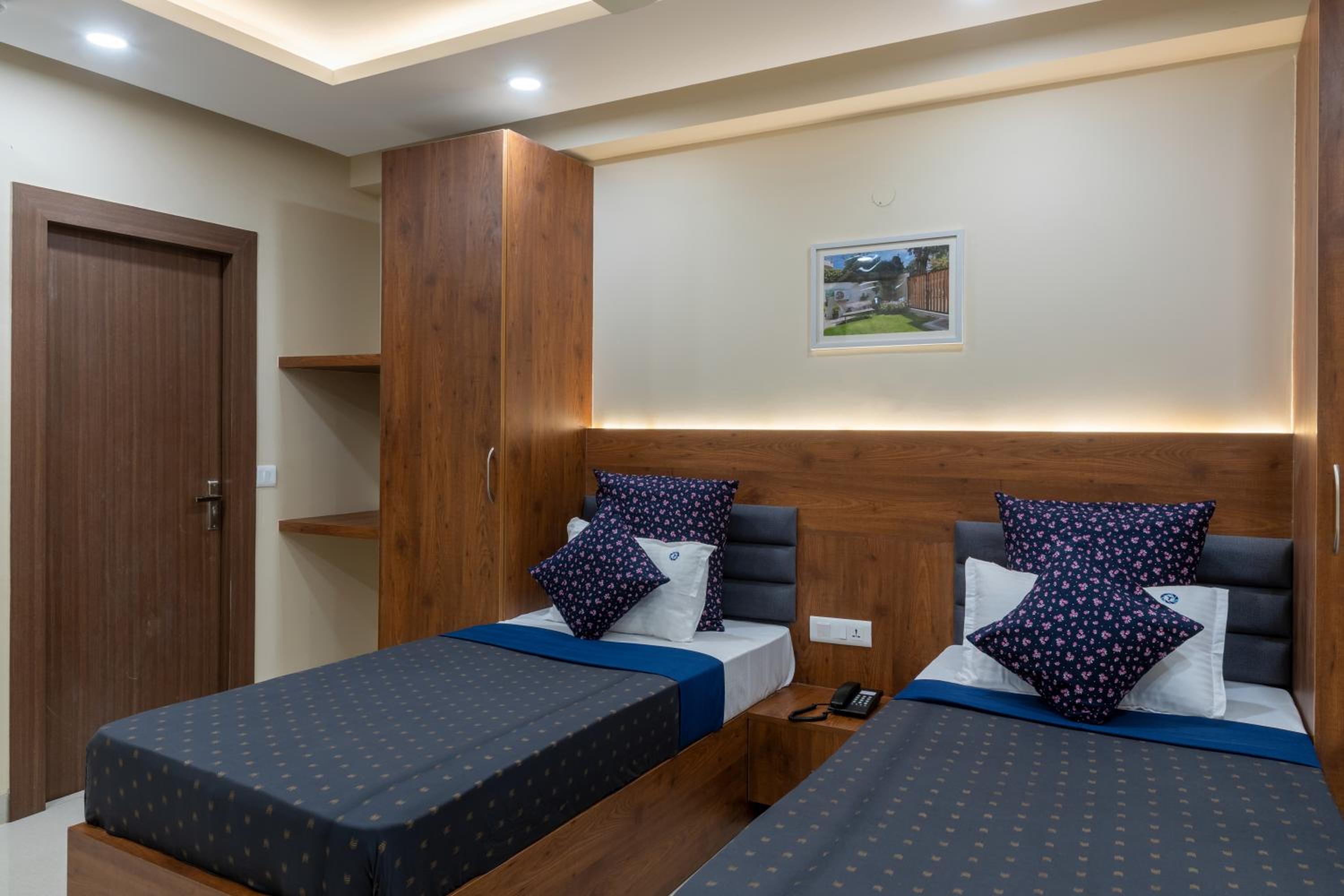 Double or Twin Room - Photo 8