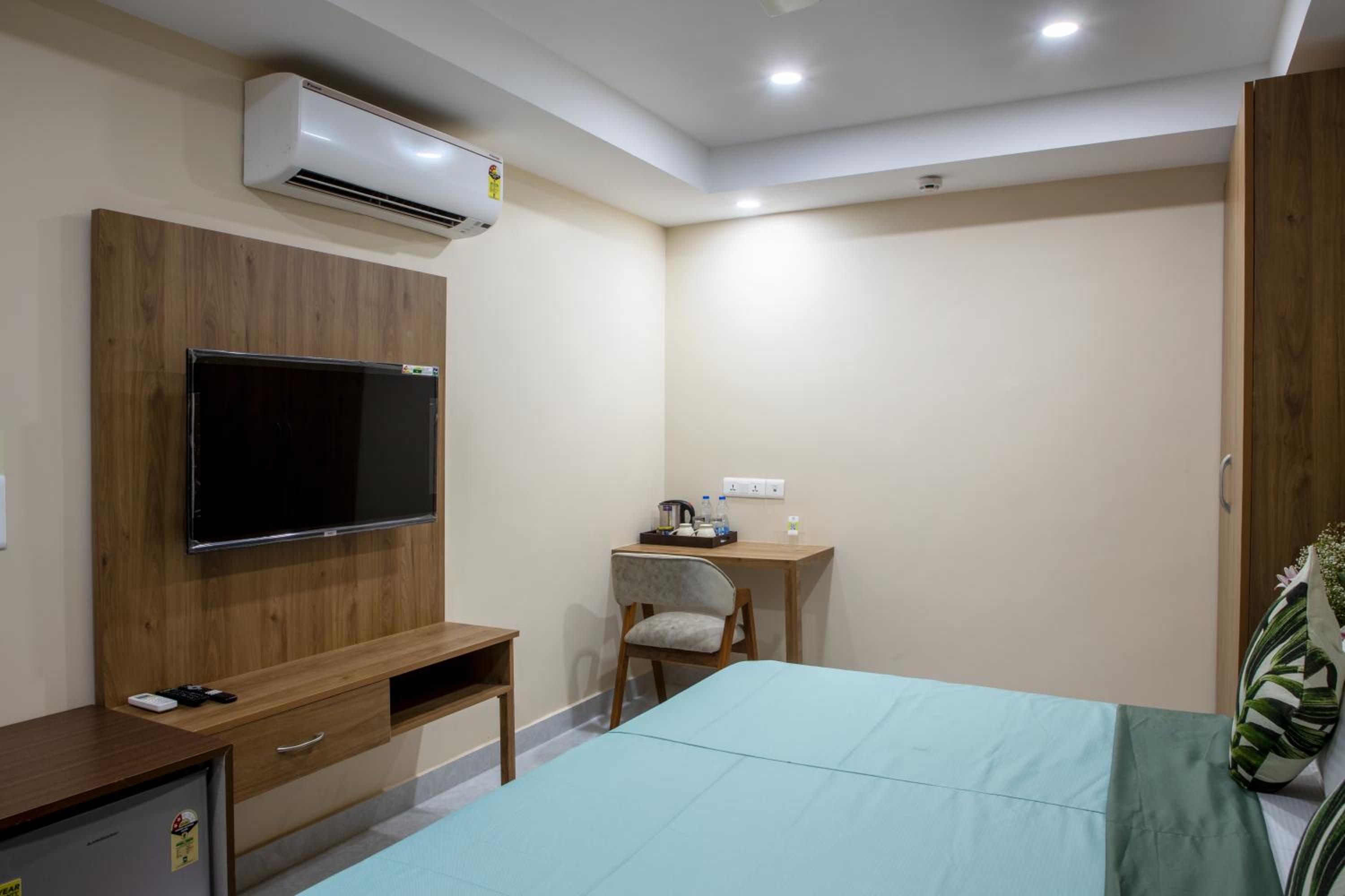 Double or Twin Room - Photo 2