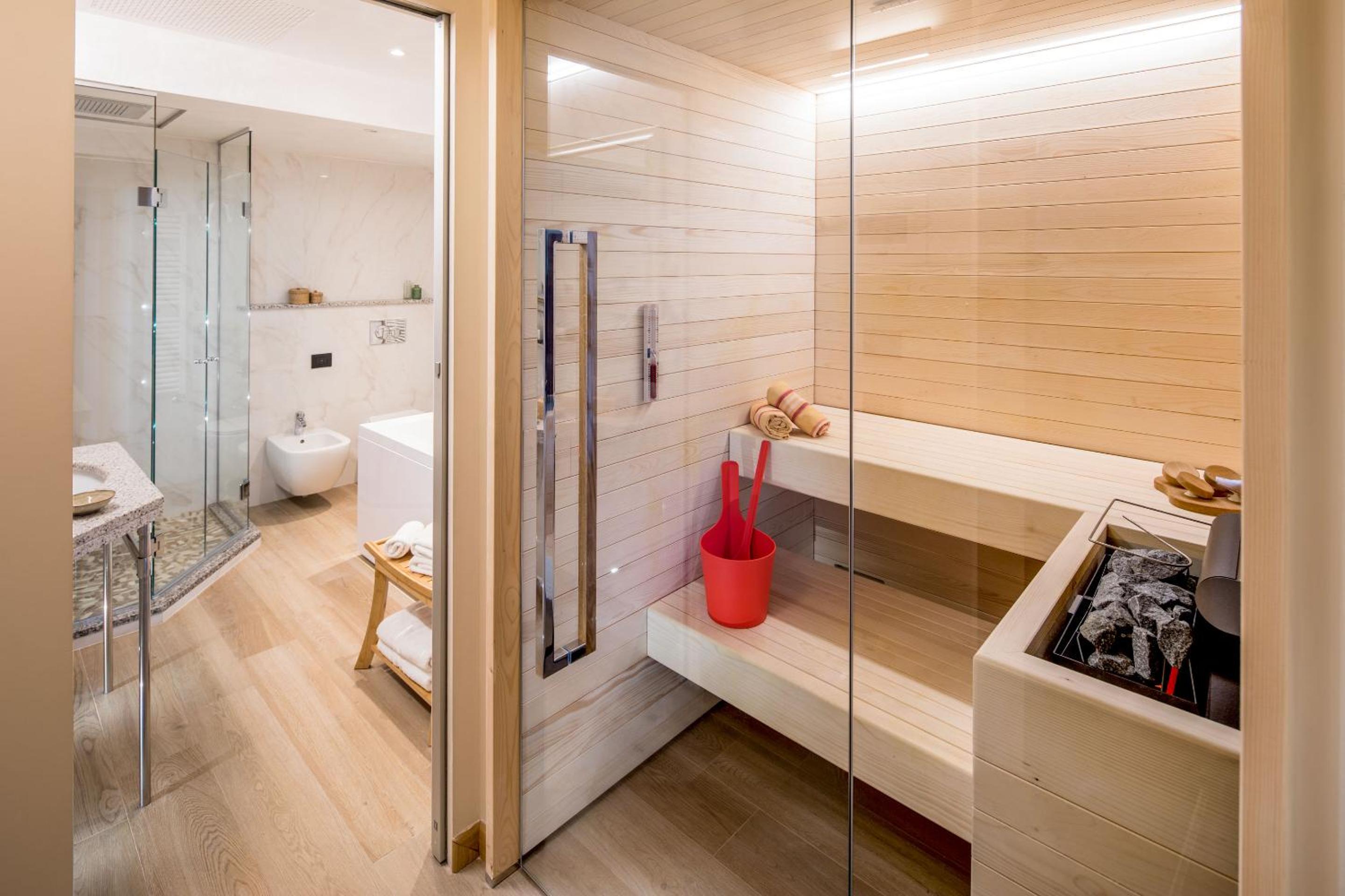 Junior Suite with Sauna - Photo 13