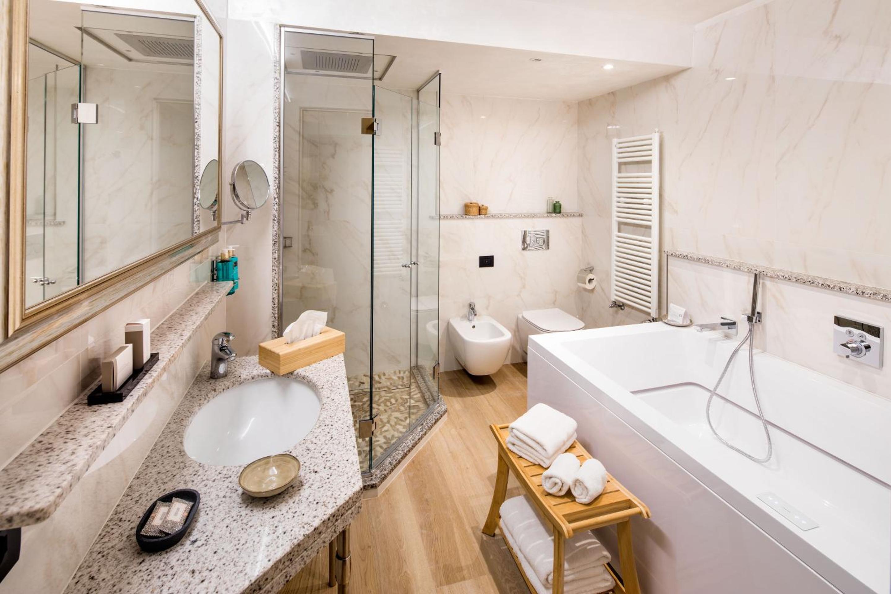 Junior Suite with Sauna - Photo 12