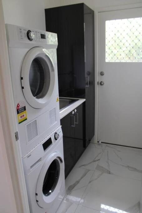 Three-Bedroom House photo 3