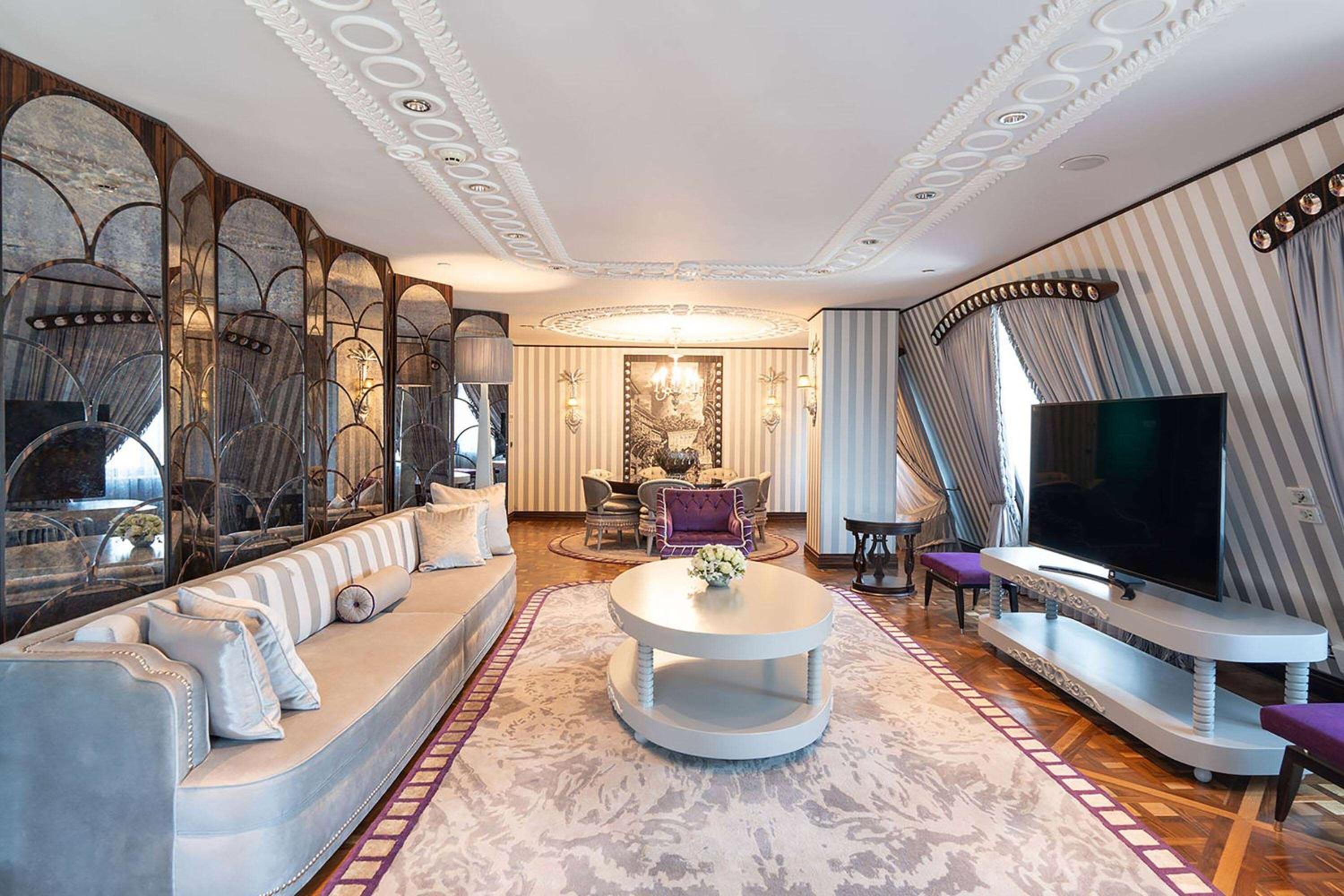 Presidential King Suite with Sauna & Hot Tub