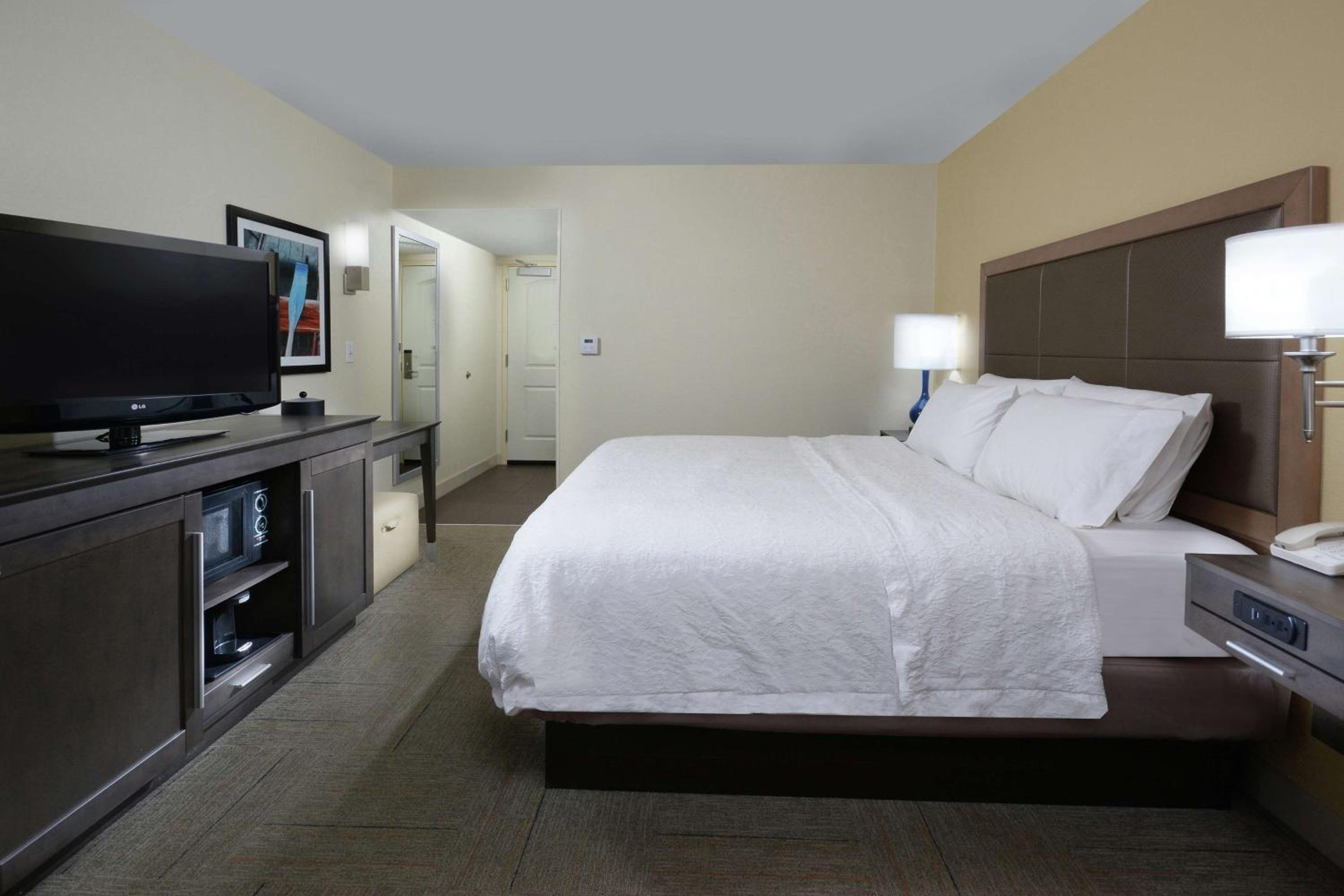 King Room - Non-Smoking - Photo 2