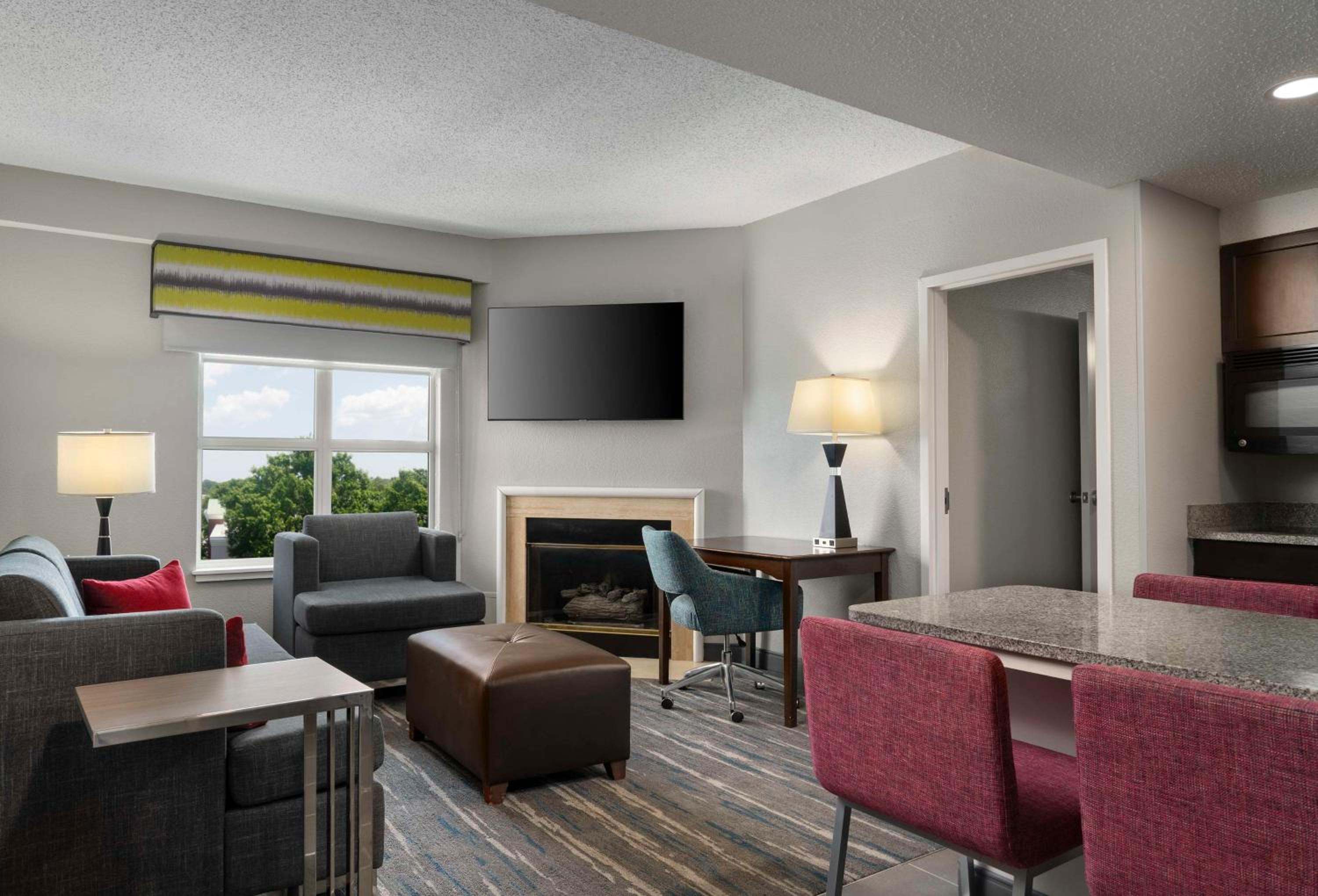 One-Bedroom King Suite with Kitchen and Fireplace - Photo 2