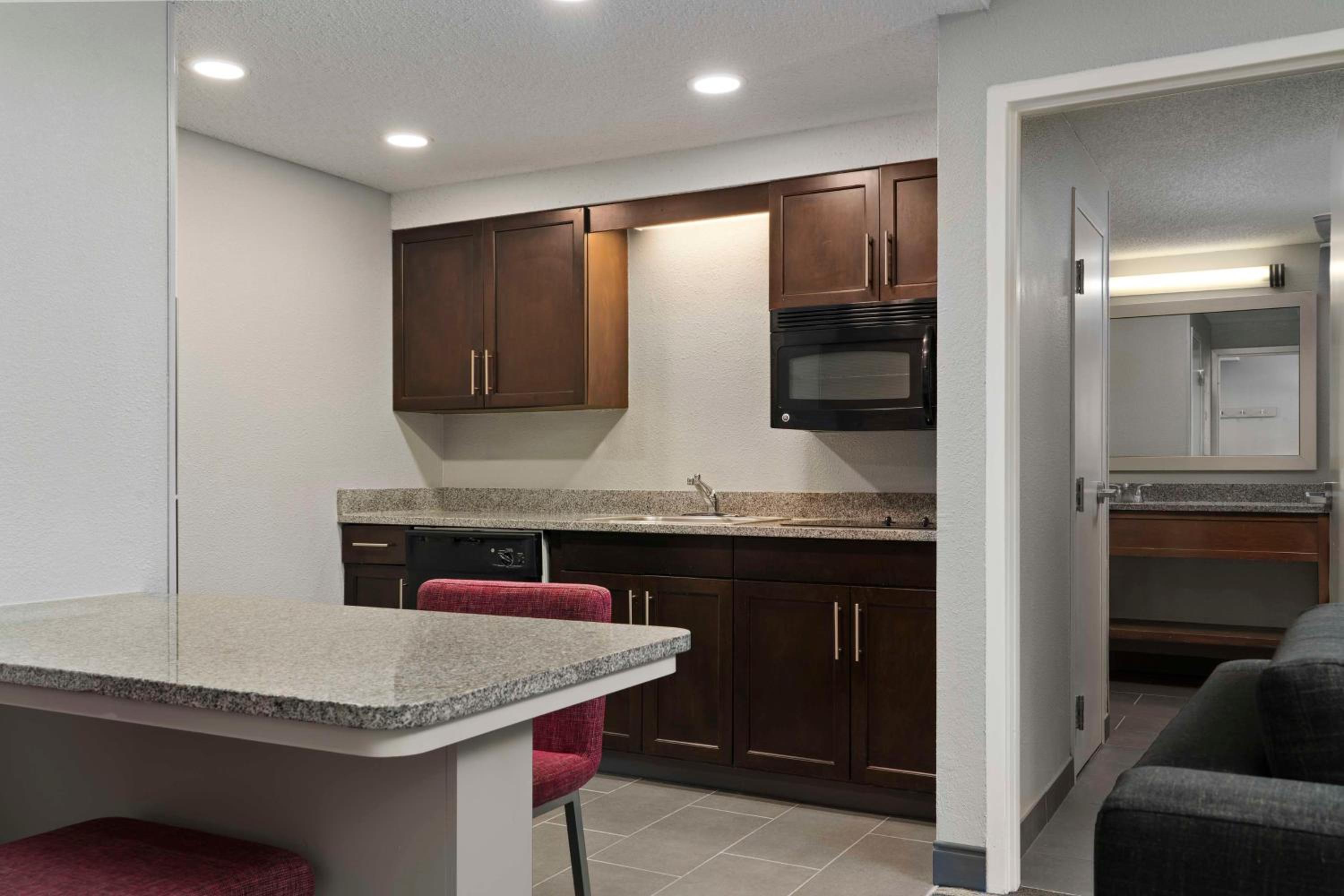 One-Bedroom King Suite with Kitchen - Non-Smoking  - Photo 2