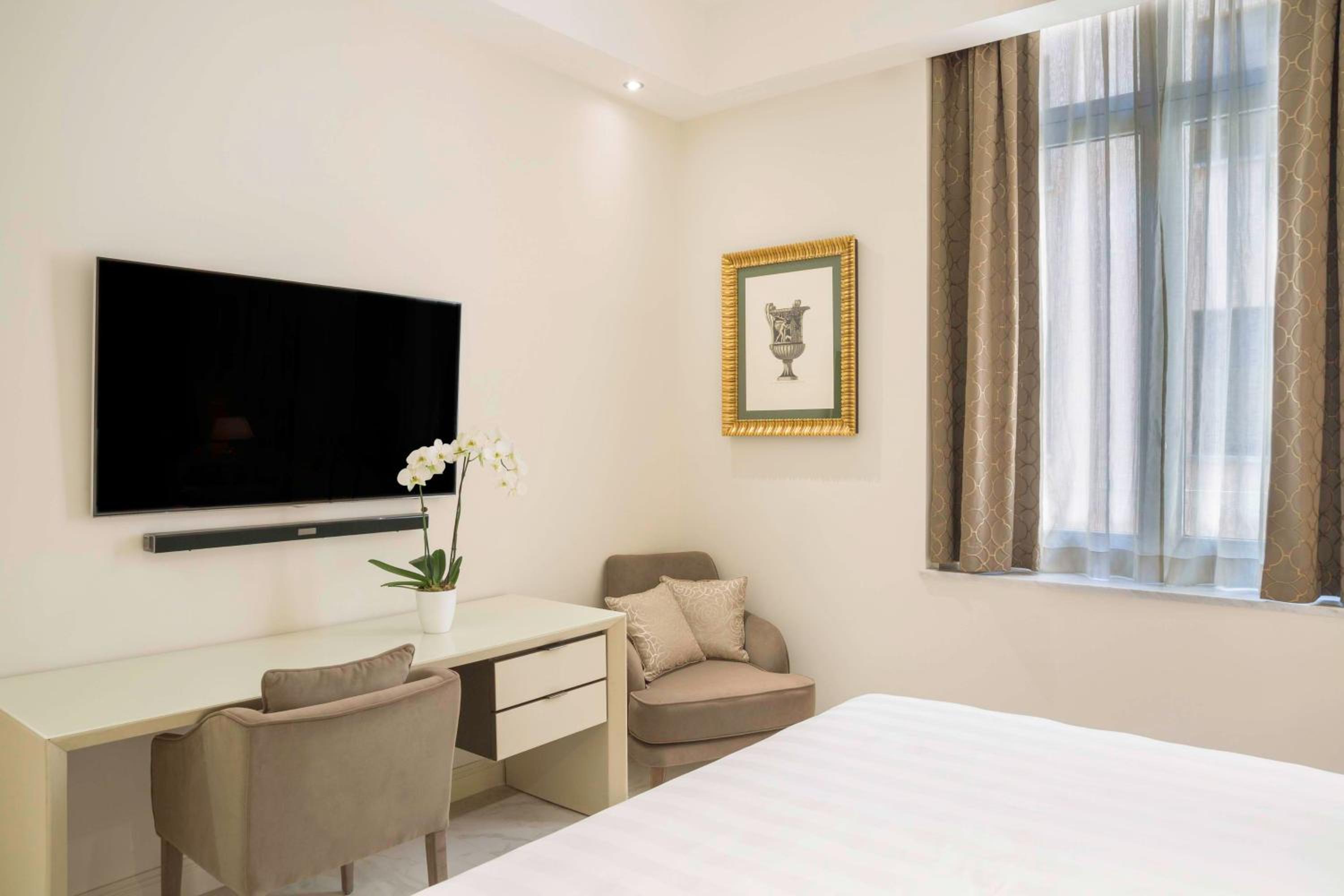 Deluxe King Room - Mobility Accessible