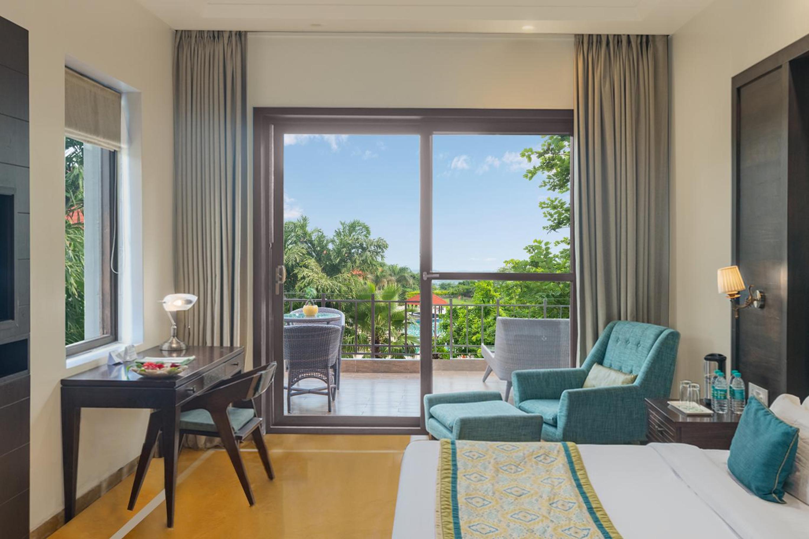 Super Deluxe Room with Balcony photo 2