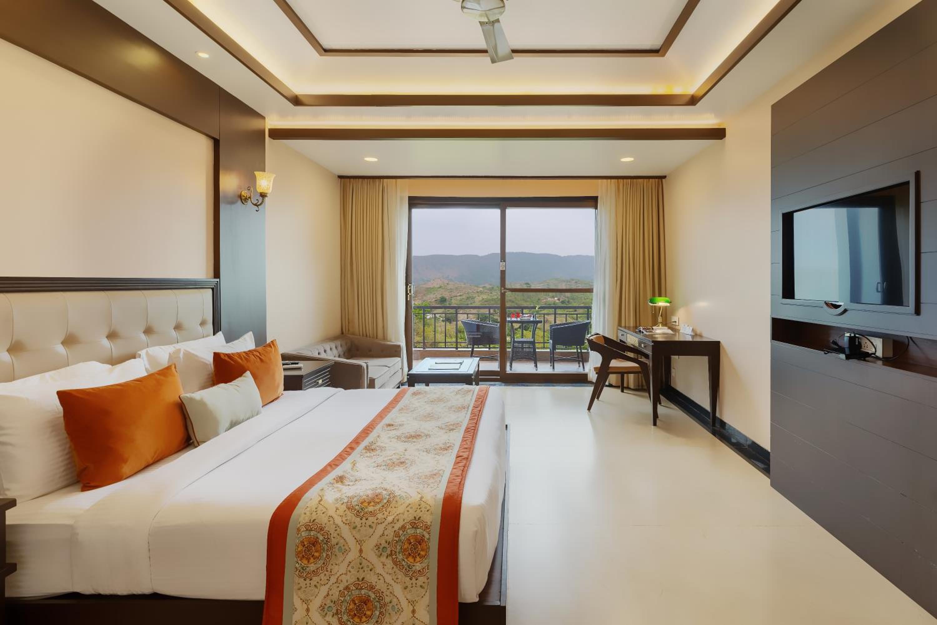Premium Room with Balcony photo 2
