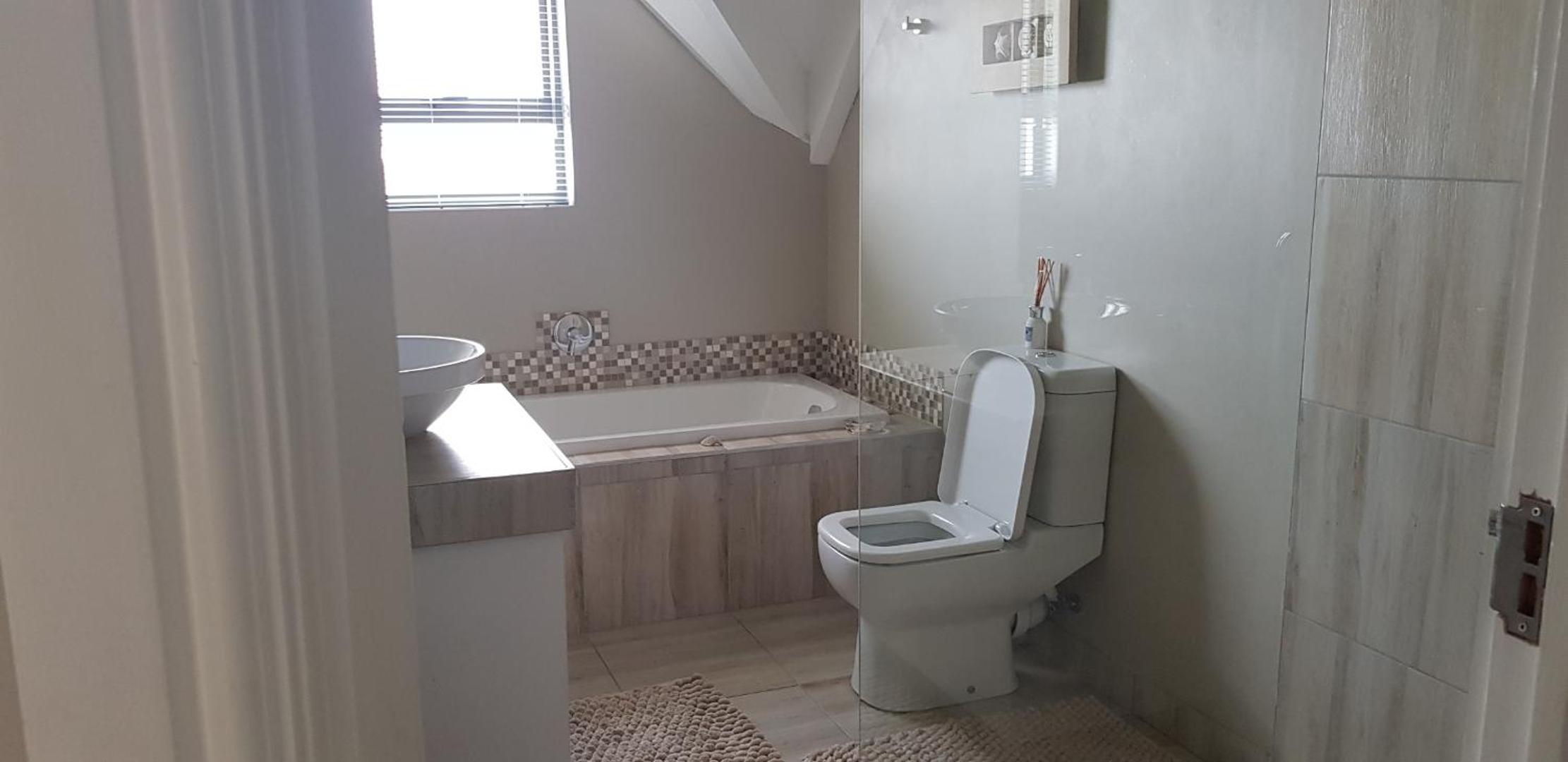 Four-Bedroom House photo 2