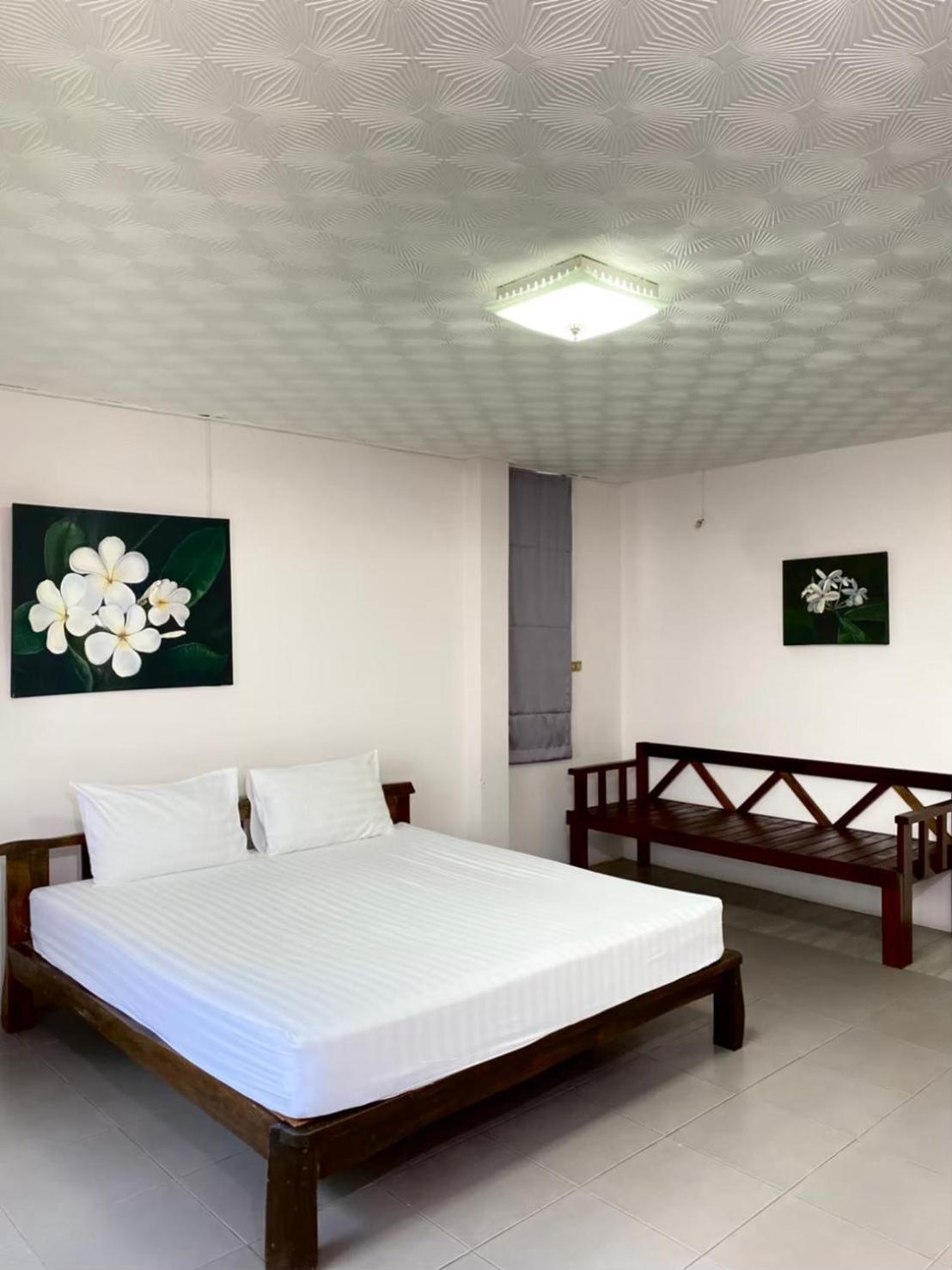 Standard Double Room - Photo 8