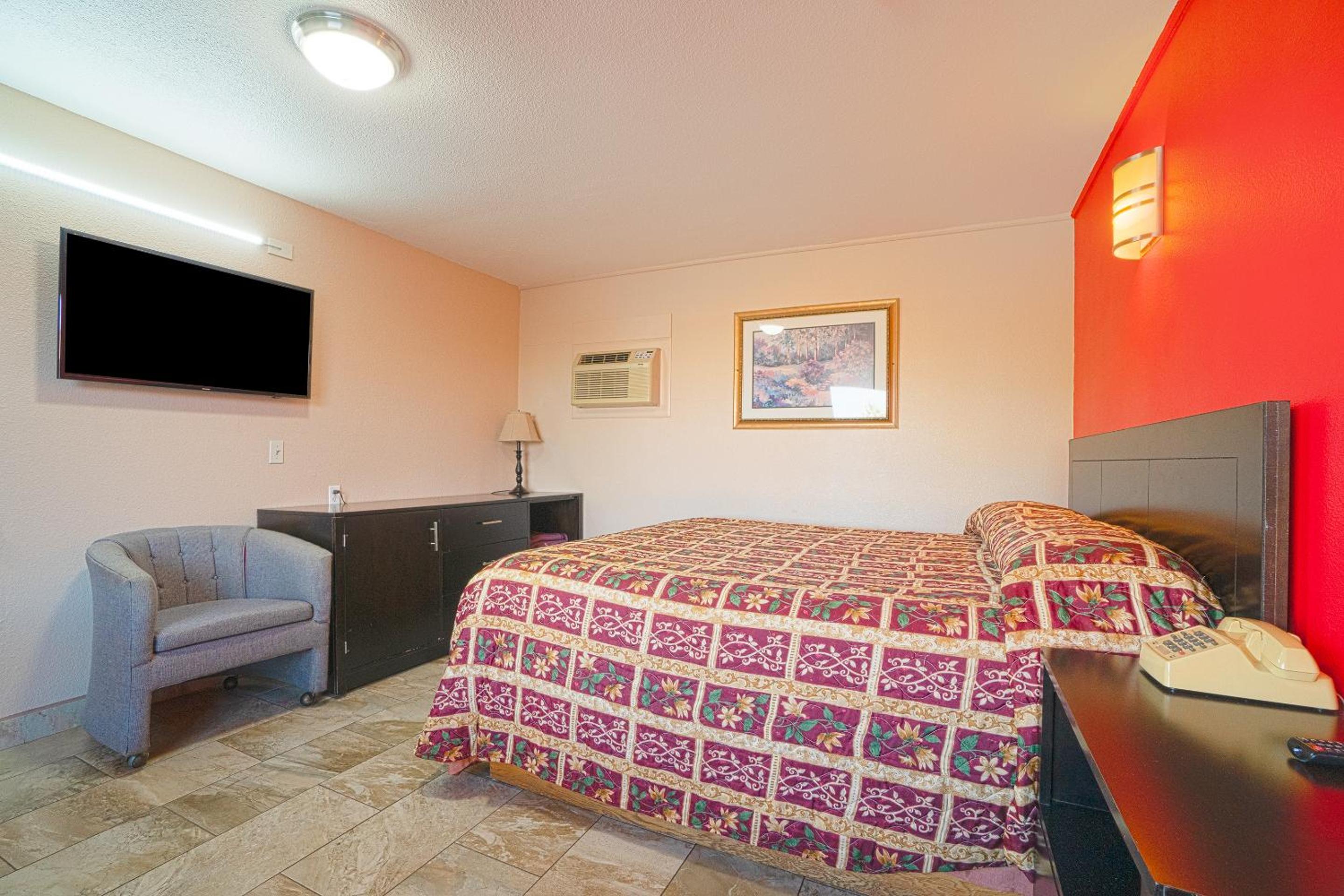 King Bed	 - Photo 7