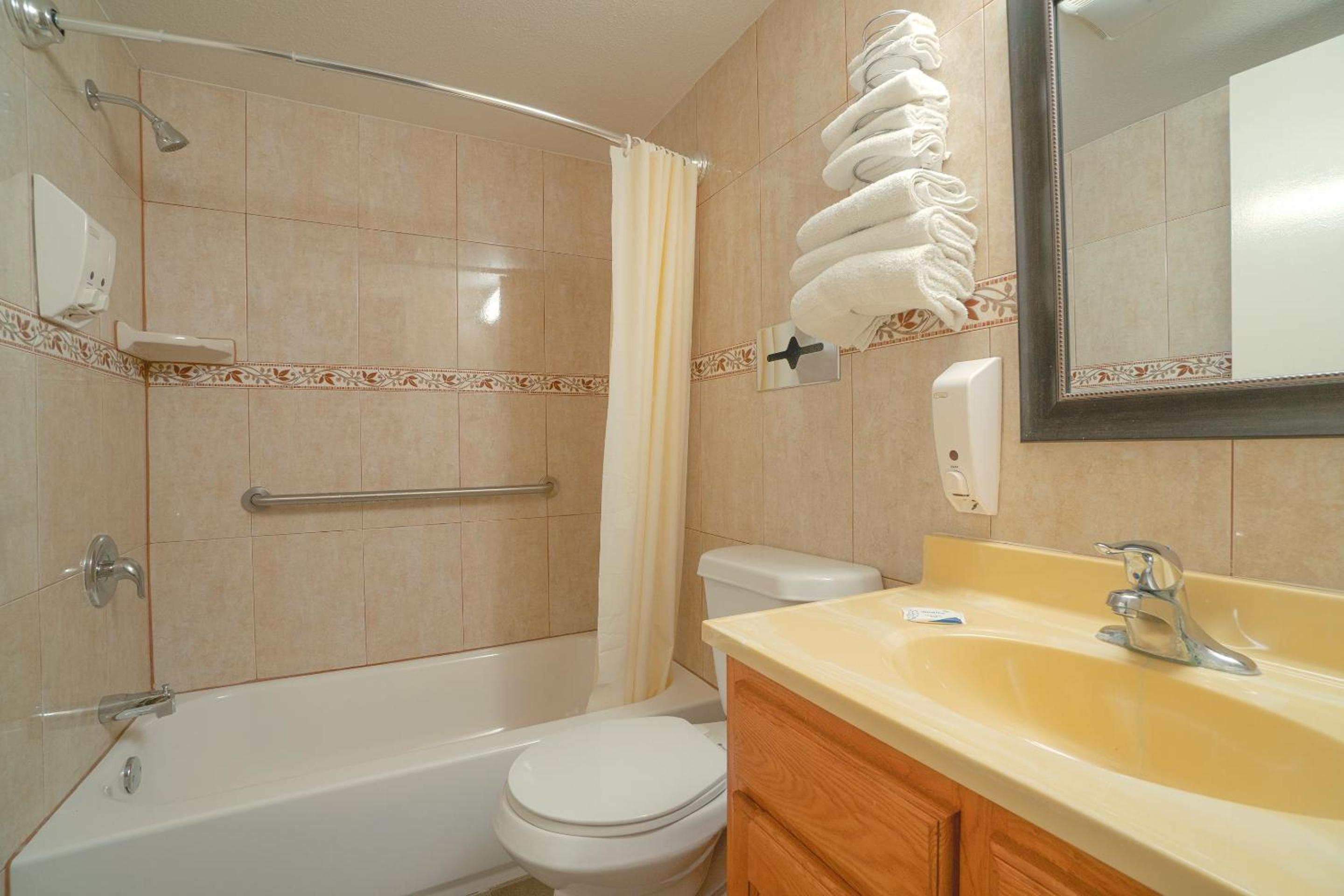 2 Queen Beds with Kitchenette	 - Photo 2