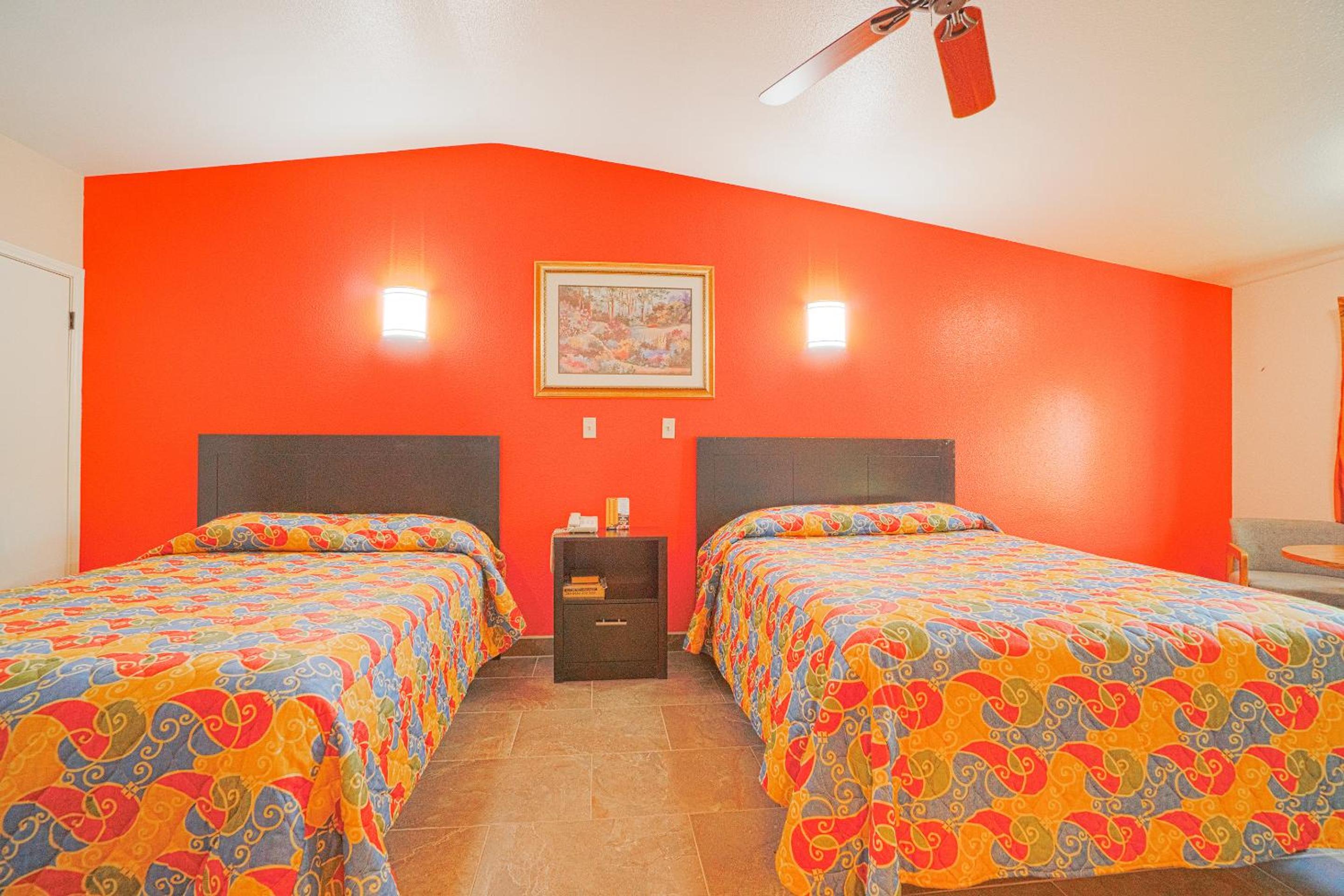 2 Queen Beds with Kitchenette	 - Photo 11
